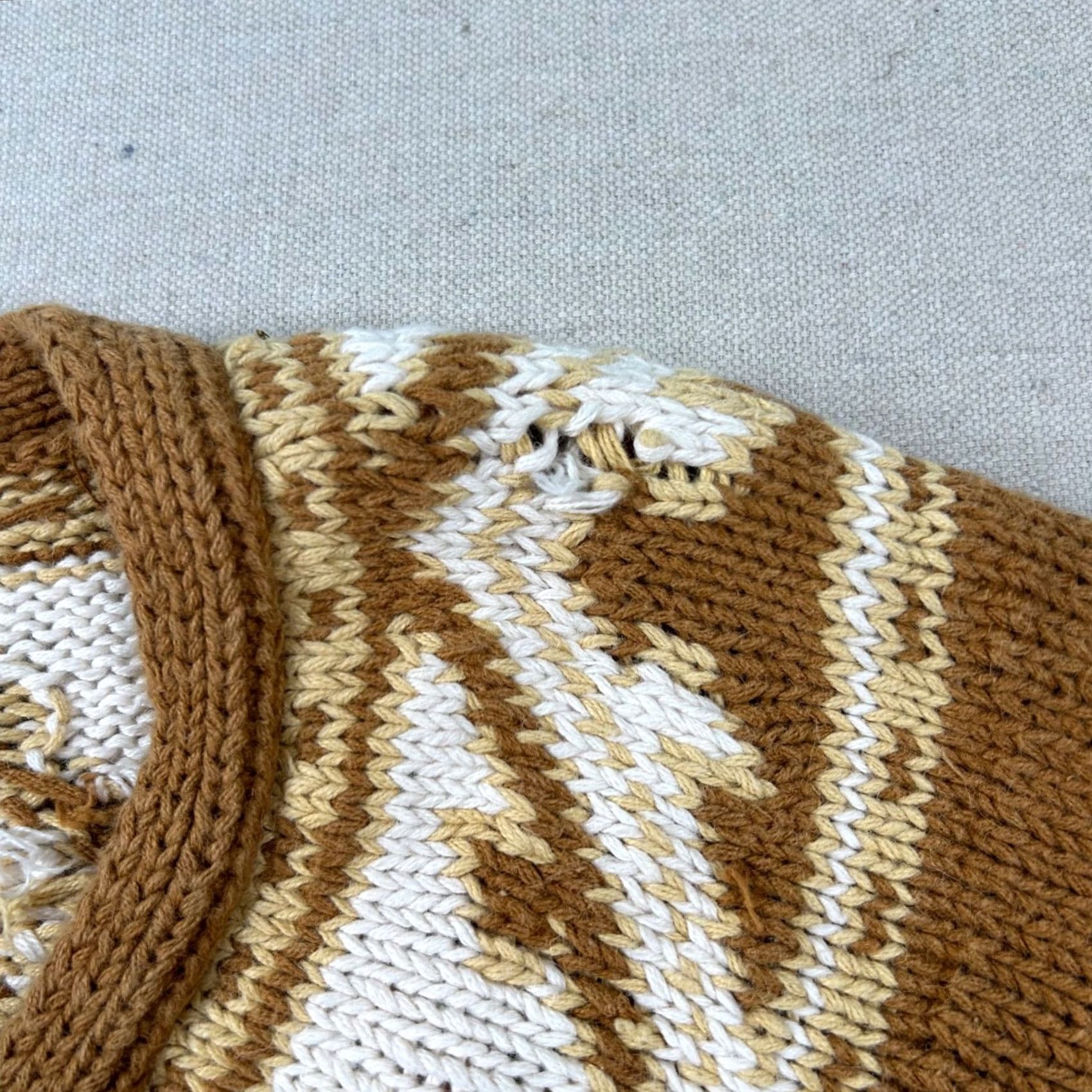 Express VINTAGE Express Womens M Fair Isle Knit Ramie Blend V Neck Sweater Tennis Granny Size M / US 6-8 / IT 42-44 - 6 Thumbnail