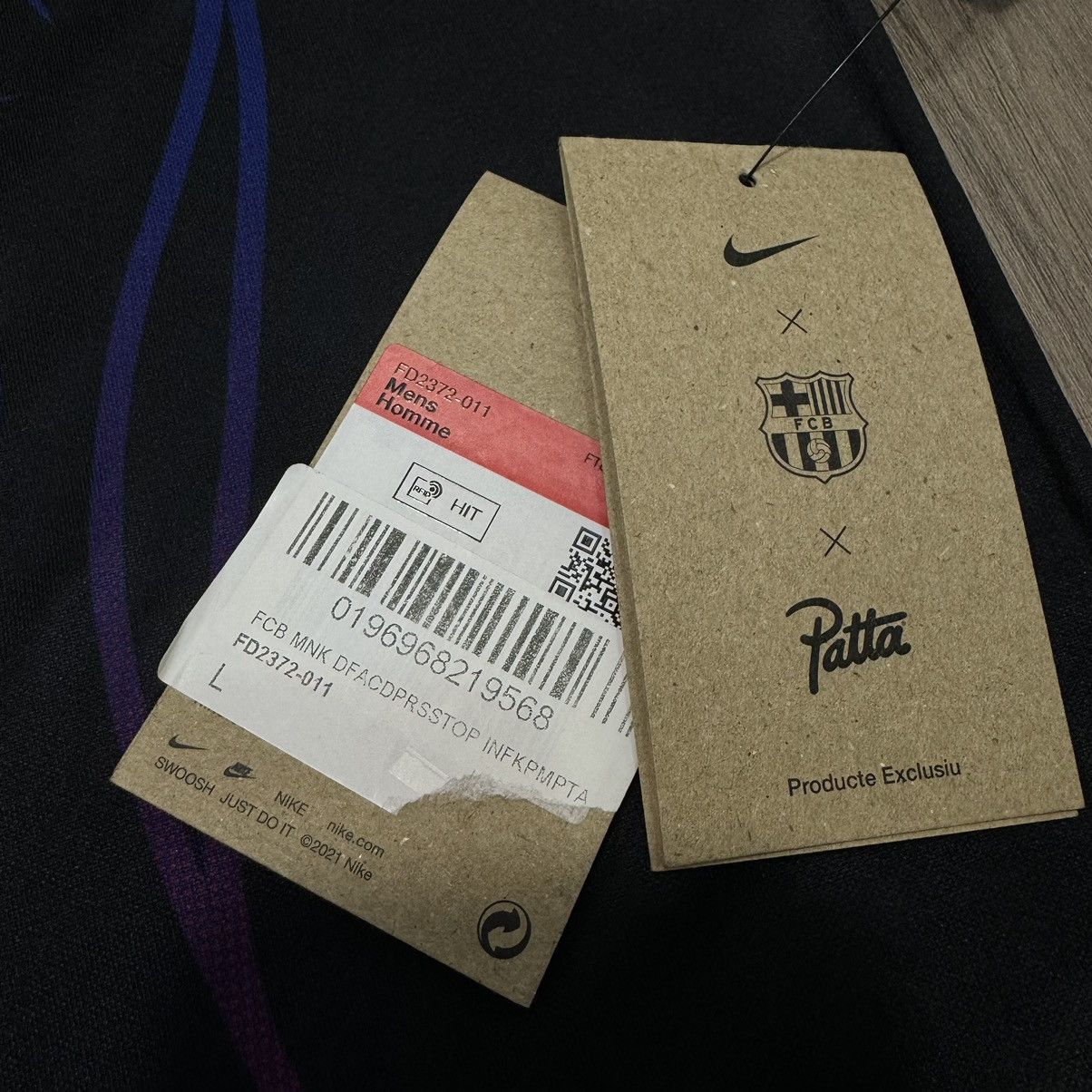 Nike Barcelona x Patta special edition training shirt (bnwt) Size US L / EU 52-54 / 3 - 5 Thumbnail