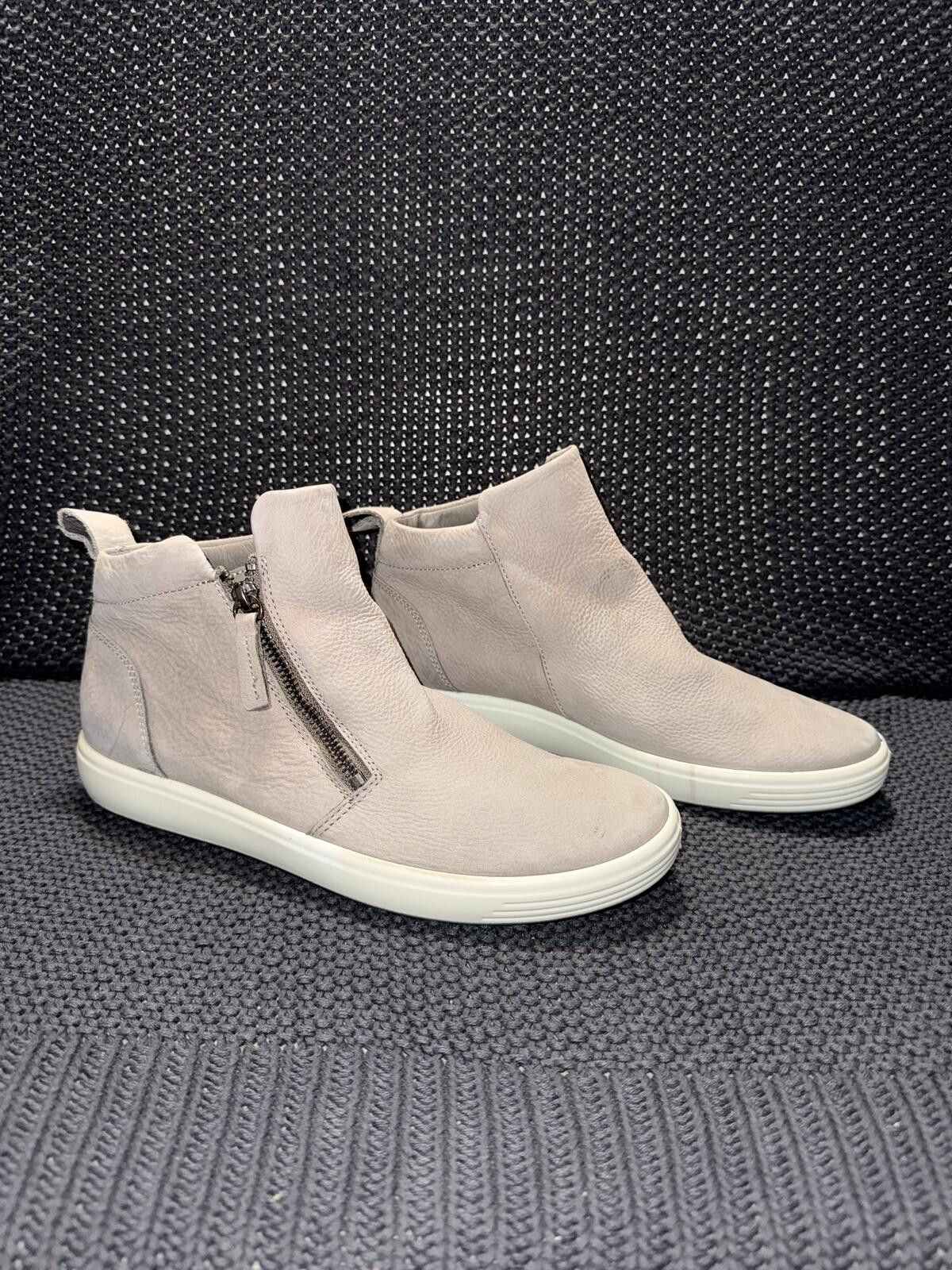 Ecco Ecco Women's Light Gray Leather Ankle Sneakers Size US 9 / IT 39 - 1 Thumbnail