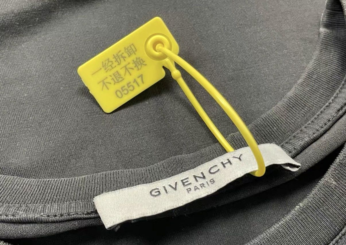 Givenchy Givenchy Distressed Logo Short Sleeve J31 Size US L / EU 52-54 / 3 - 5 Thumbnail