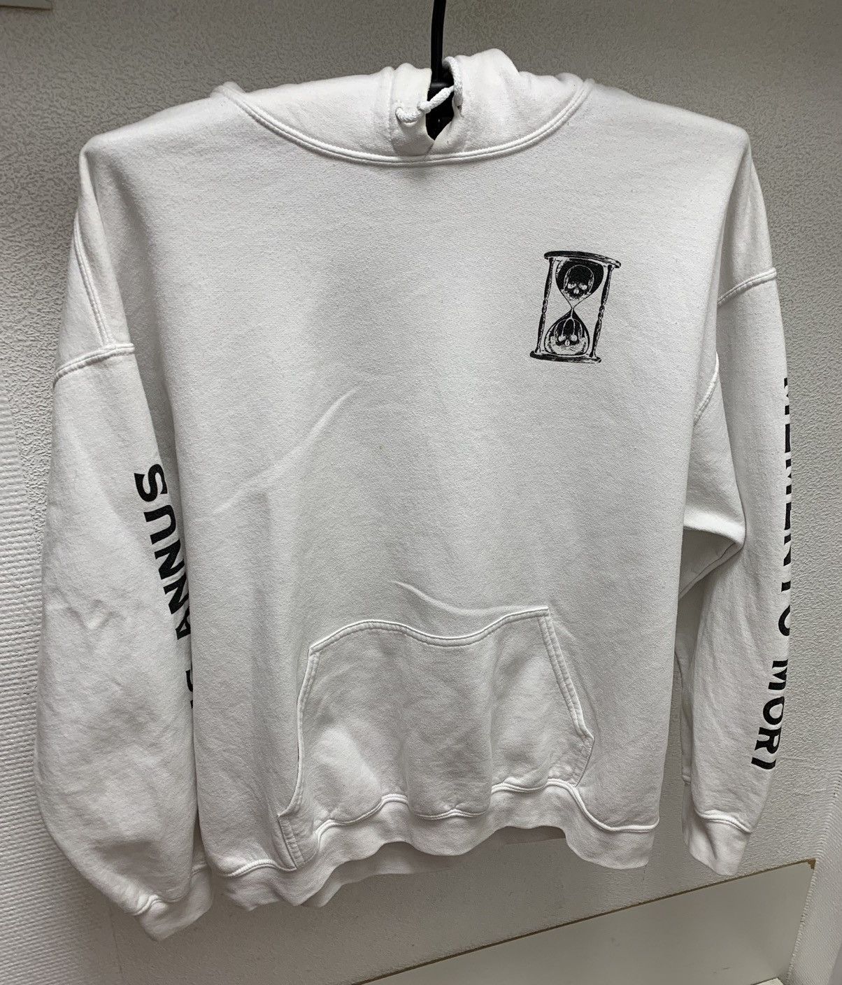 image of Skulls x Vintage Memento Mori Unus Annus Skull White Hoodie XL Sz, Men's