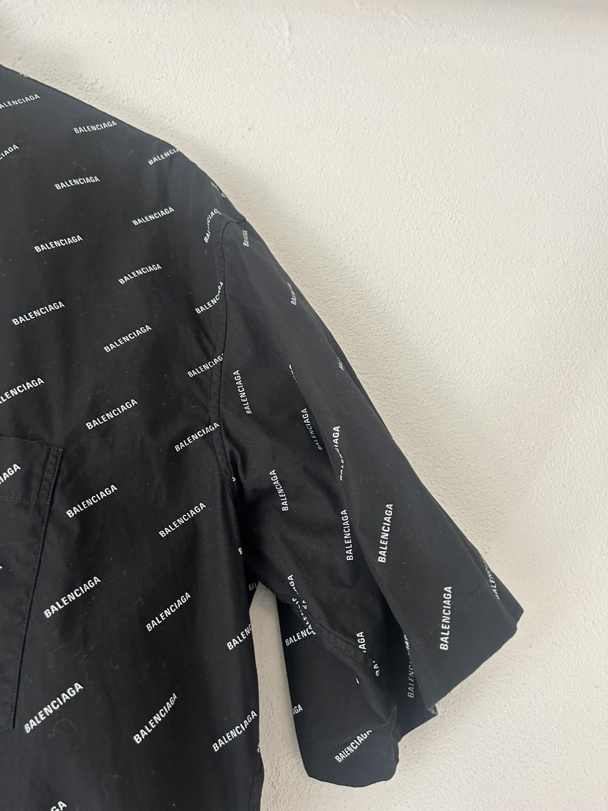 Balenciaga Black Logo Print Short-Sleeve Shirt Size US XL / EU 56 / 4 - 4 Thumbnail