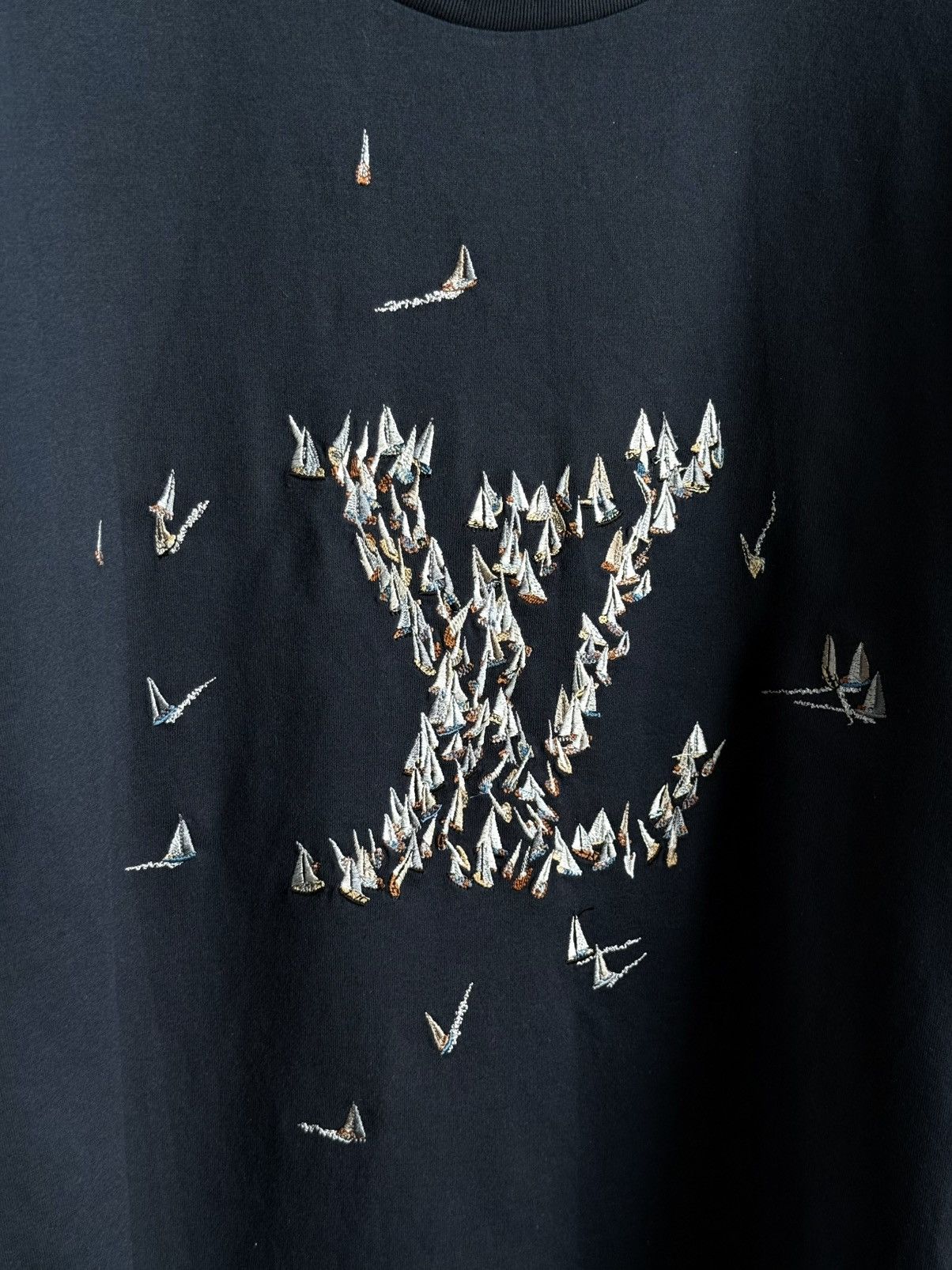 Louis Vuitton Louis Vuitton Sailboat LV Logo Embroidered Cotton T-Shirt Size US L / EU 52-54 / 3 - 13 Thumbnail