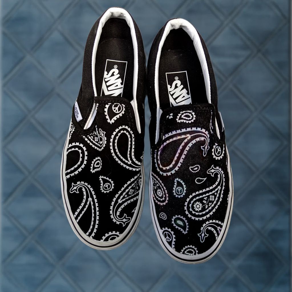 Vans Vans Slip-On Sneakers Womens 6 Black White Paisley Canvas Low Top Coloring Size M / US 6-8 / IT 42-44 - 1 Thumbnail