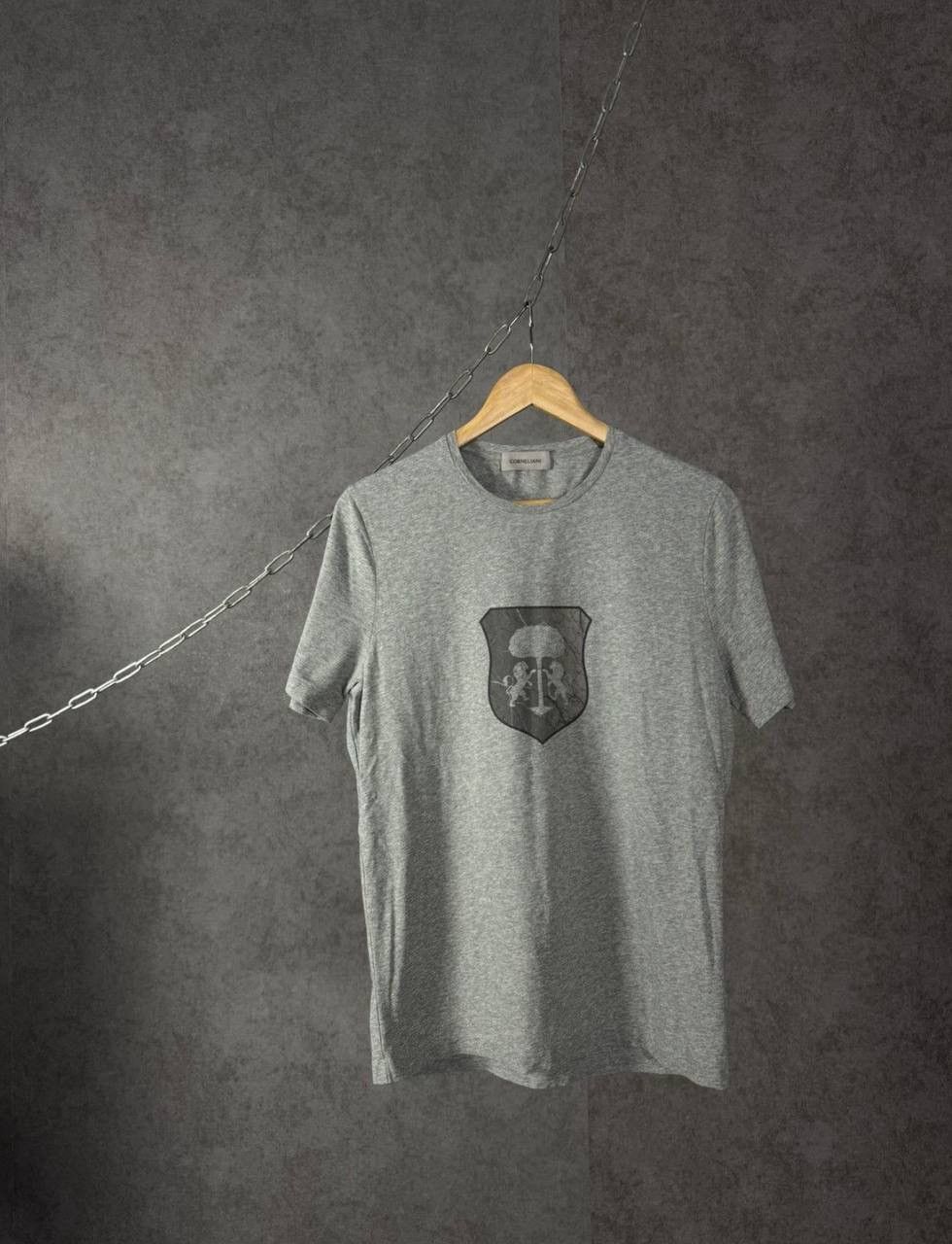 Corneliani Corneliani luxury designer center logo tee Size US S / EU 44-46 / 1 - 1 Thumbnail