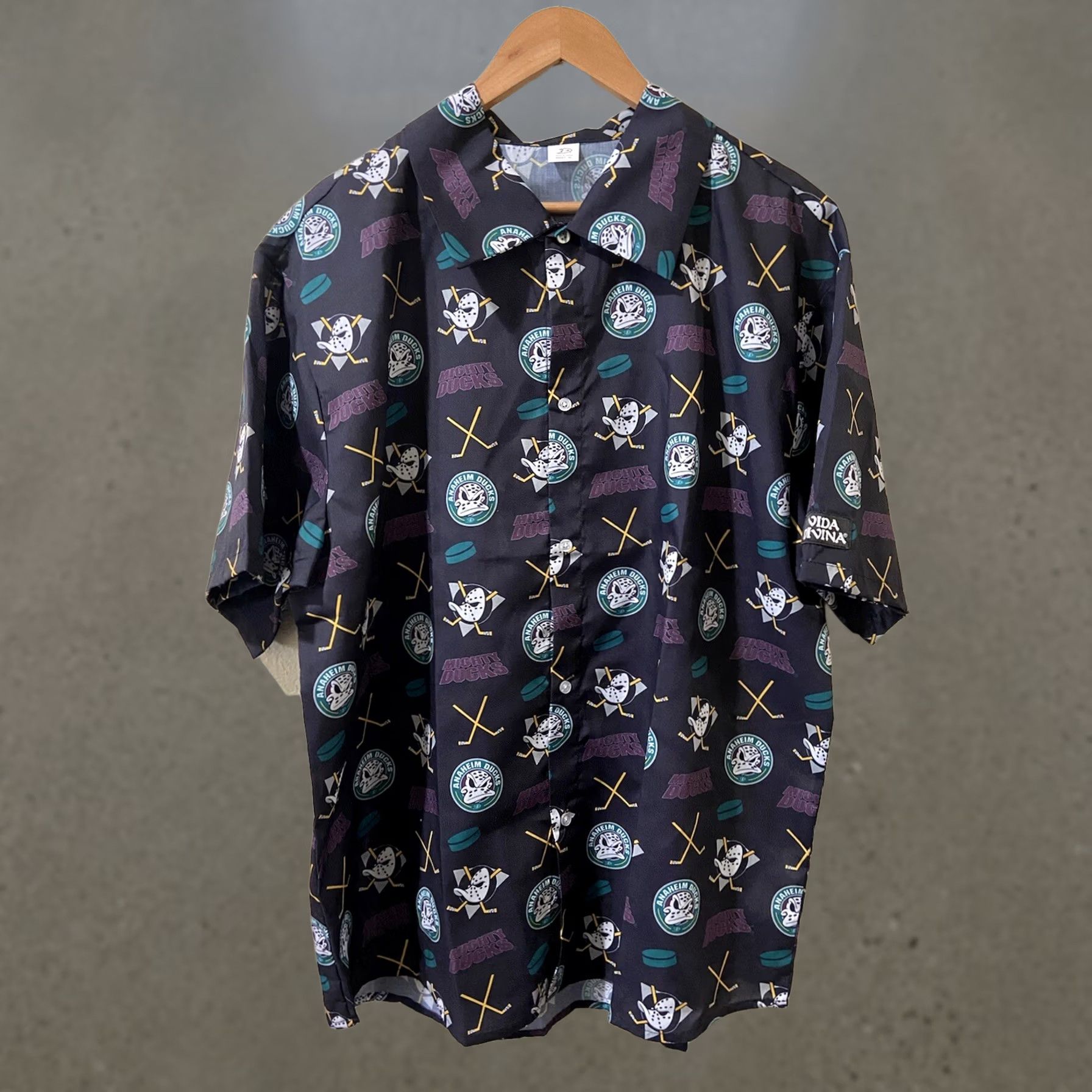 Vintage Mighty Ducks Button-Up Shirt XL All Over Print Men Black Short Sleeve Button-Up Ducks Shirt XL Men Black All Over Print Size US XL / EU 56 / 4 - 1 Thumbnail