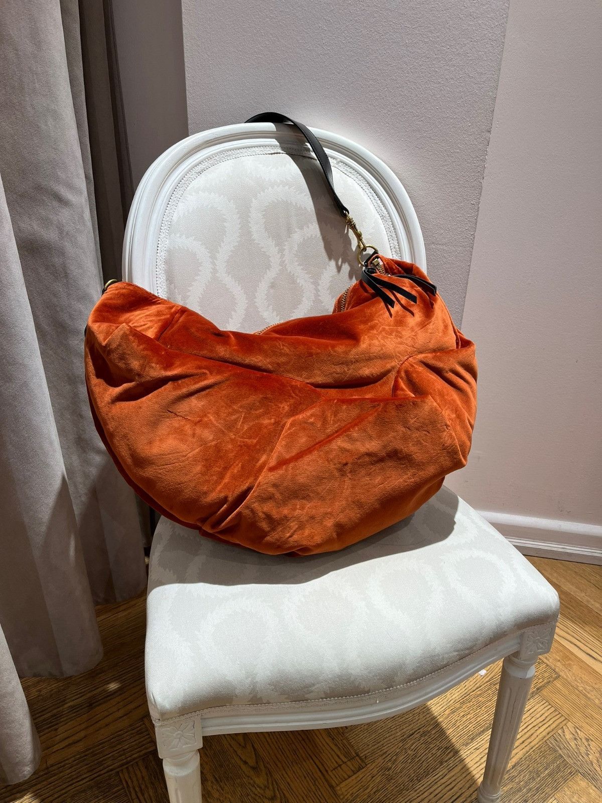 Vivienne Westwood o1f1d3z0825 Size: OS /Agnes Large Velvet Shoulder Bag Orange Size ONE SIZE - 1 Preview