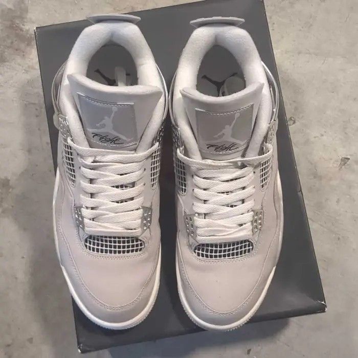Jordan Brand Jordan 4 Retro Frozen Moments AQ9129 001 Size 10 US Women Size US 8.5 / EU 41-42 - 3 Thumbnail