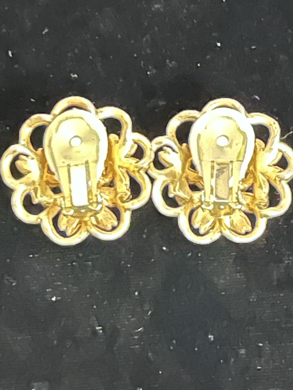 Other Vintage 60s Gold Tone Enamel Pearl Flower Clip On Earrings Size ONE SIZE - 2 Thumbnail