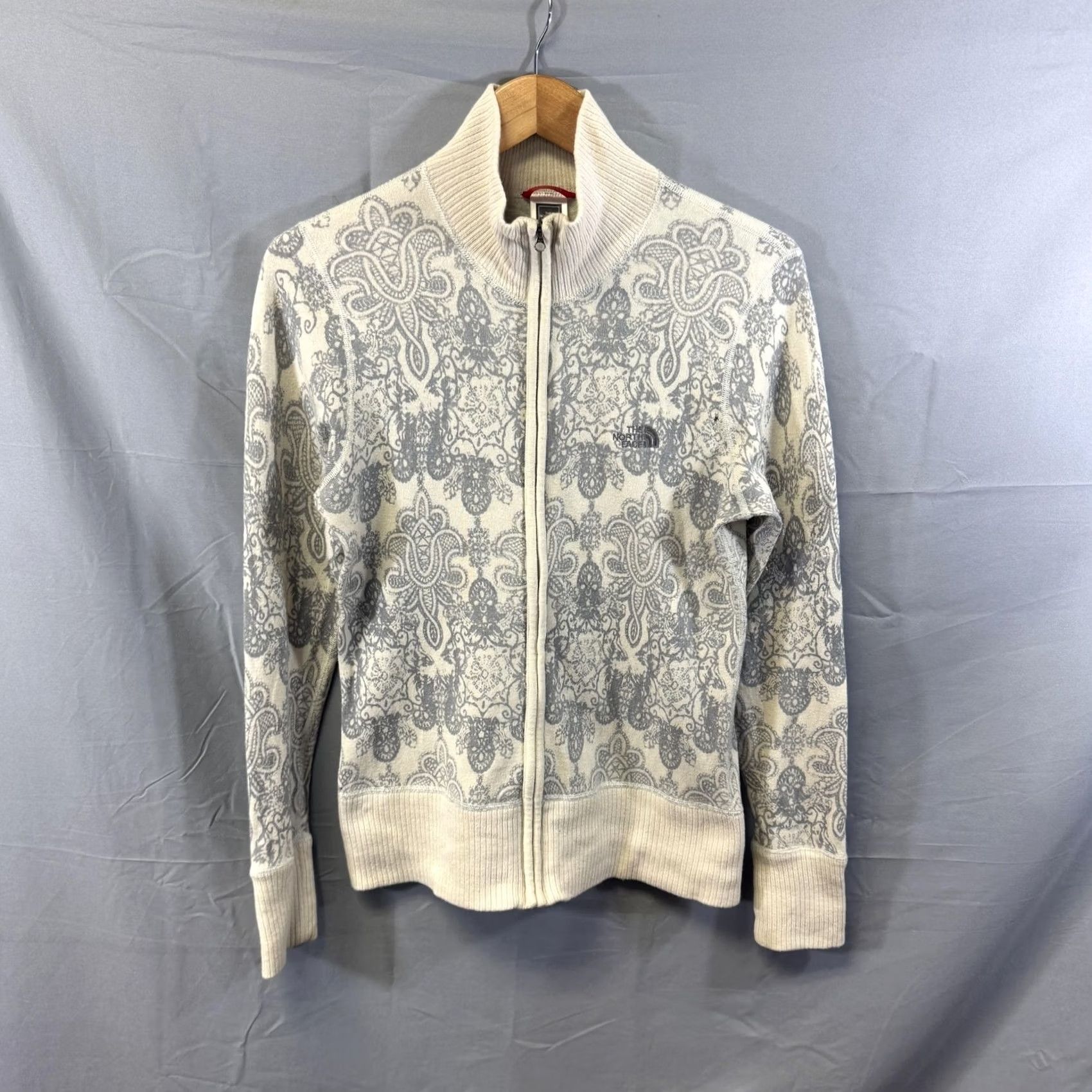 The North Face VINTAGE The North Face Sweater Womens M Full Zip Paisley Pattern Wool Cotton Nylon White Gray Size M / US 6-8 / IT 42-44 - 2 Thumbnail
