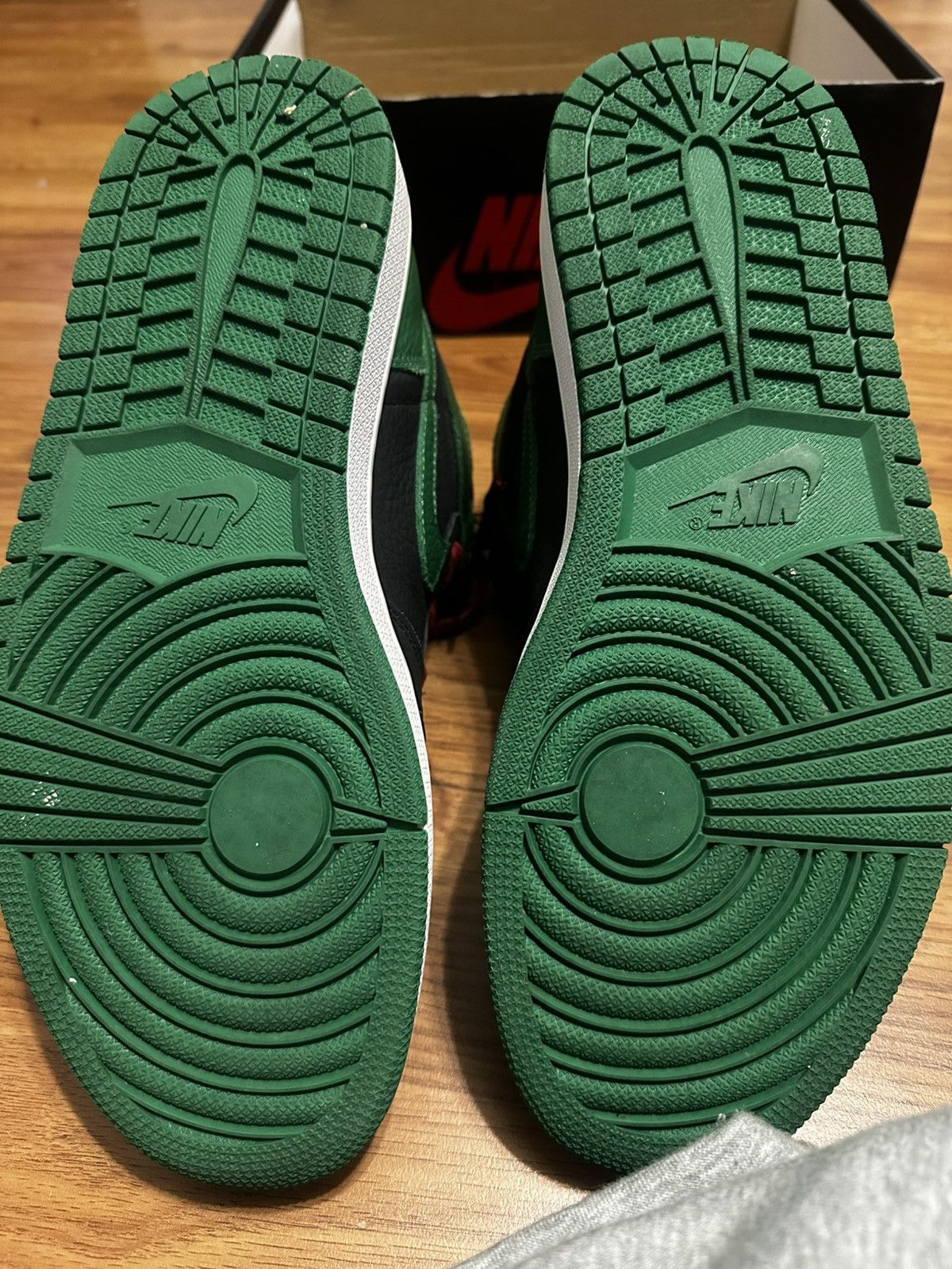 Jordan Brand Jordan 1 pine green Size US 9 / EU 42 - 5 Thumbnail