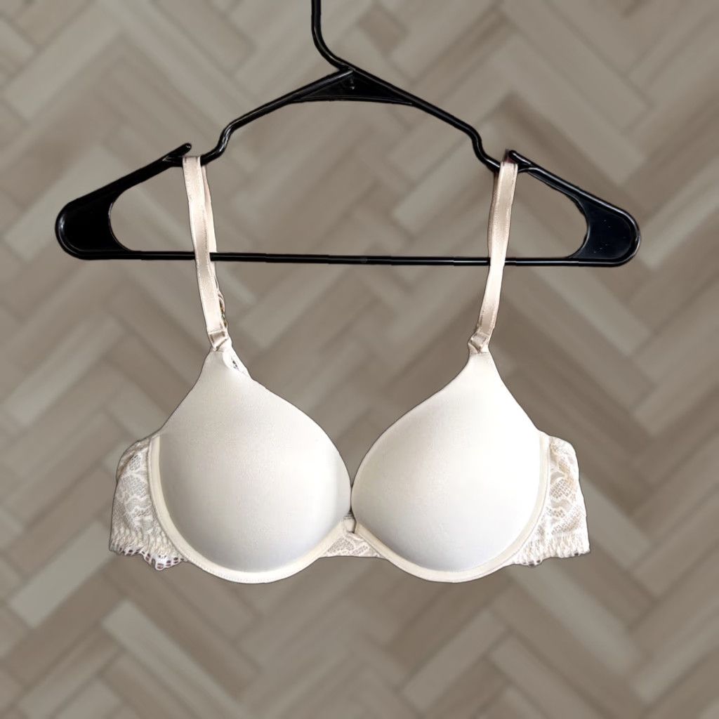 Vintage SOMA Embraceable Push Up Bra Beige 36B Underwired Padded Lace Back Closure Women Size ONE SIZE - 1 Thumbnail