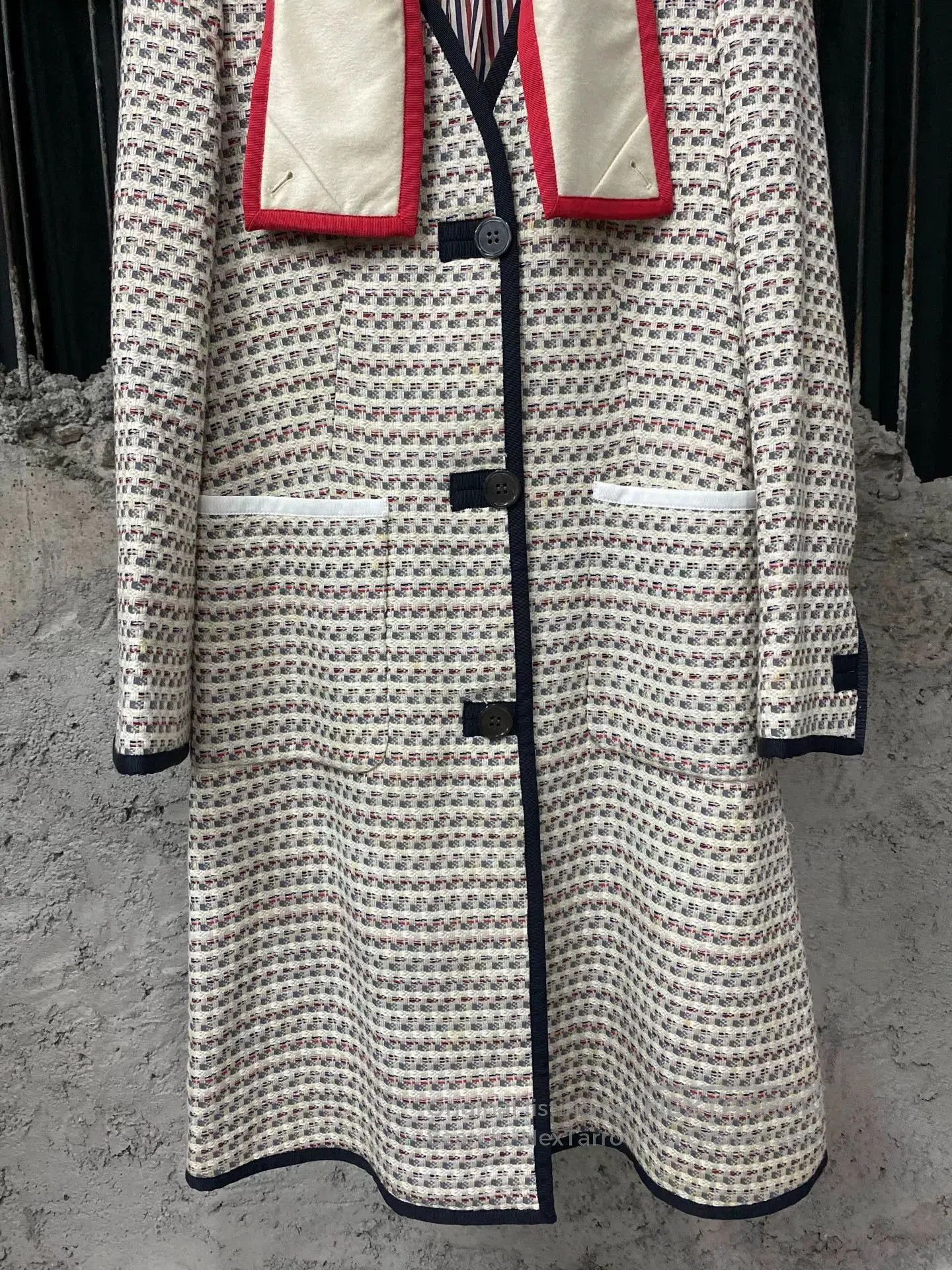 Thom Browne thom browne tb coat with red accents. Size US XS / EU 42 / 0 - 4 Thumbnail