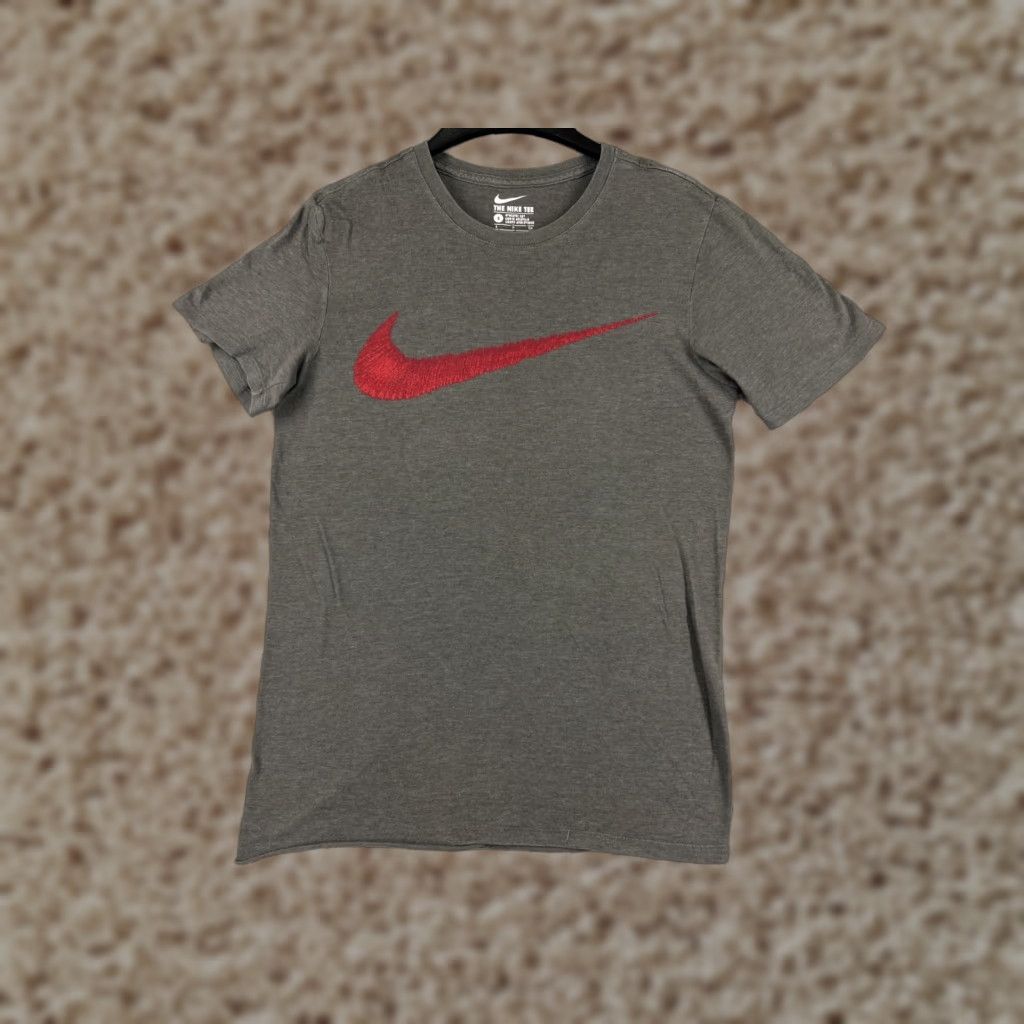 Nike Nike Mens Shirt Gray S Short Sleeve Crew Neck T-Shirt Logo Athletic Sports 90s Outdoor Retro Nike Dri-FIT Boys Mens Size US S / EU 44-46 / 1 - 1 Thumbnail