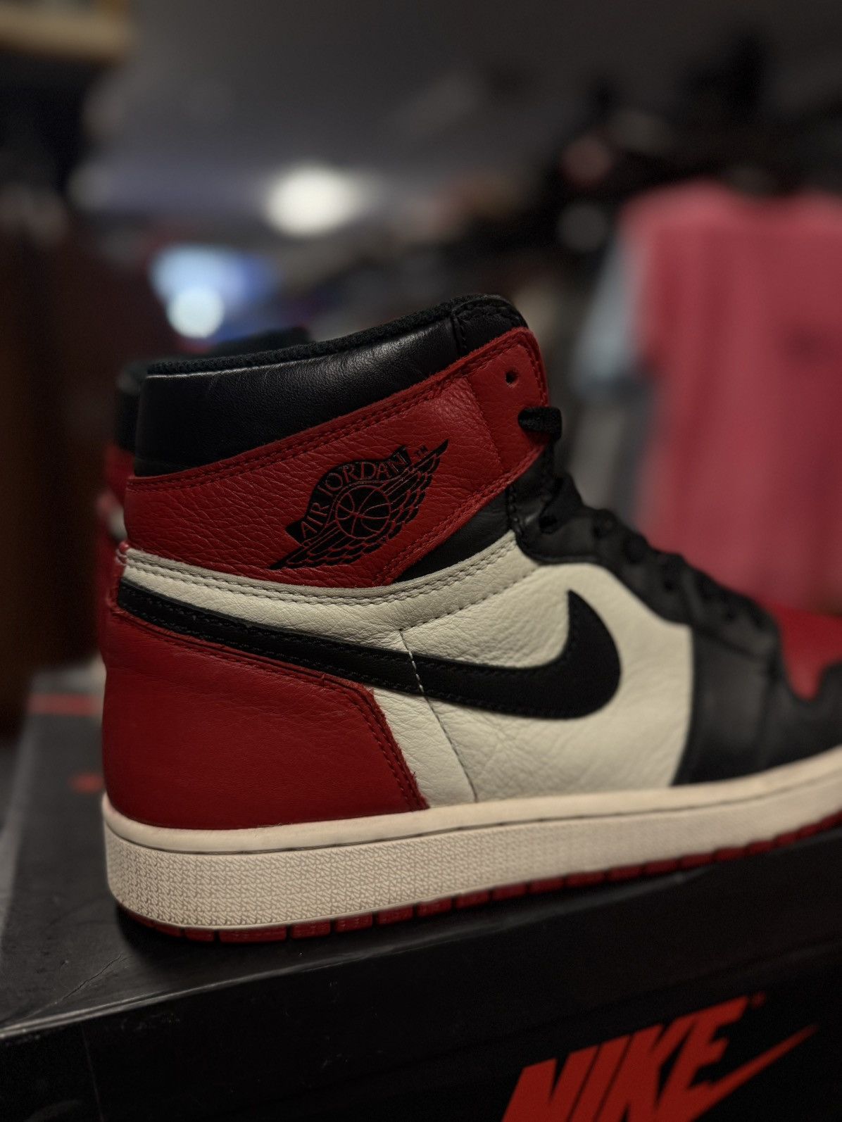 Jordan Brand × Nike Jordan 1 Bred Toe Size 11 Black Red Size 11 Pre Owned Size US 11 / EU 44 - 3 Thumbnail