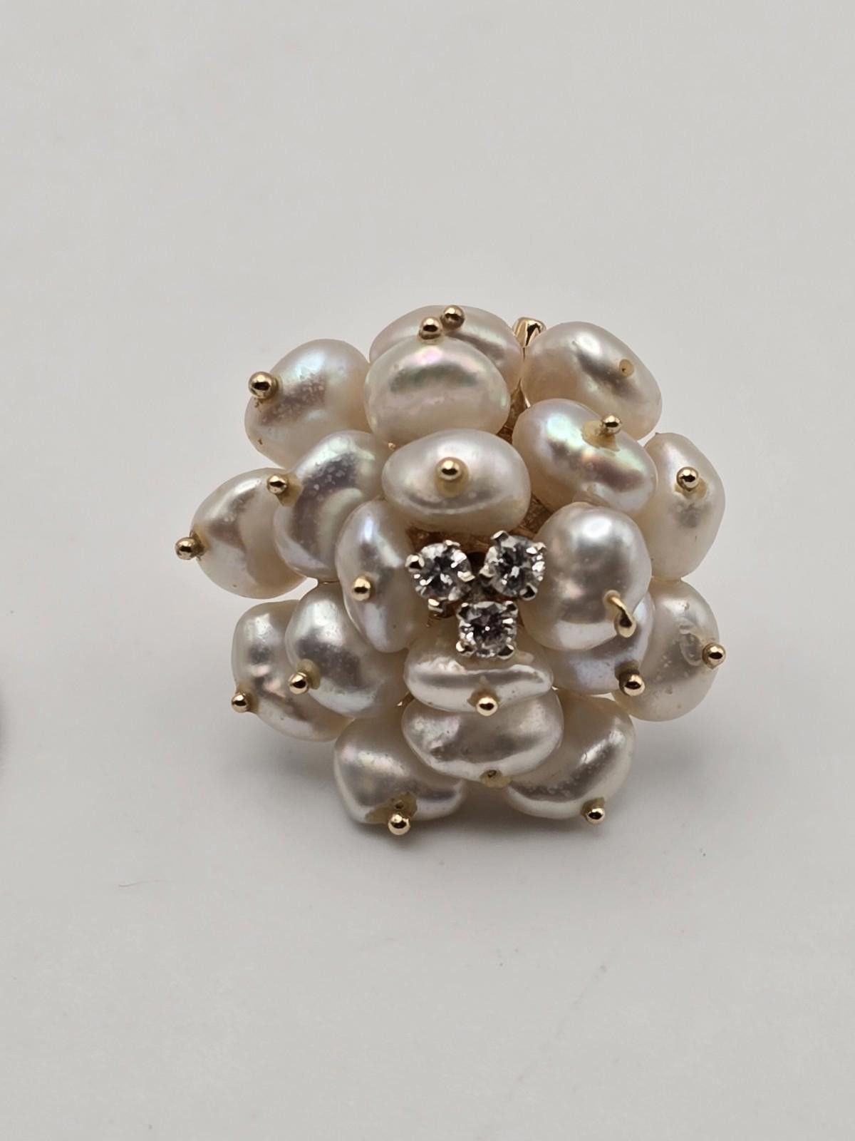 Other Vintage 14k Yellow Gold Pearl Cluster Earrings w/ Diamonds Size ONE SIZE - 4 Thumbnail