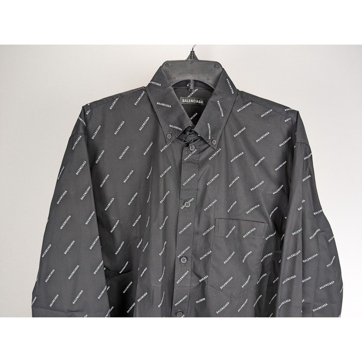 Balenciaga o1rshd1 All Over Logo Print Shirt in Black Size US S / EU 44-46 / 1 - 6 Thumbnail