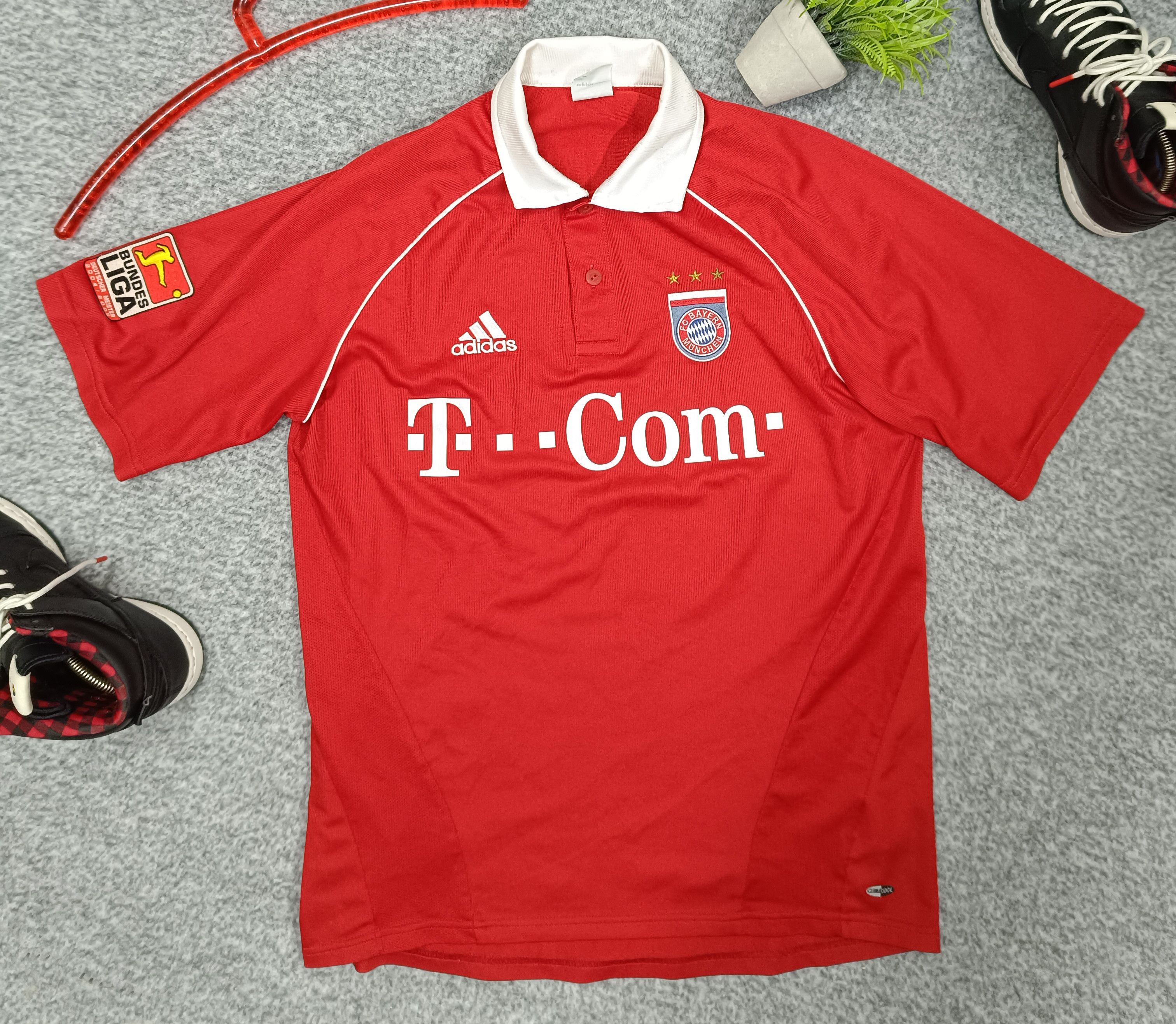 Adidas FC Bayern Munich Lizarazu 69 Red Football Size US M / EU 48-50 / 2 - 1 Thumbnail