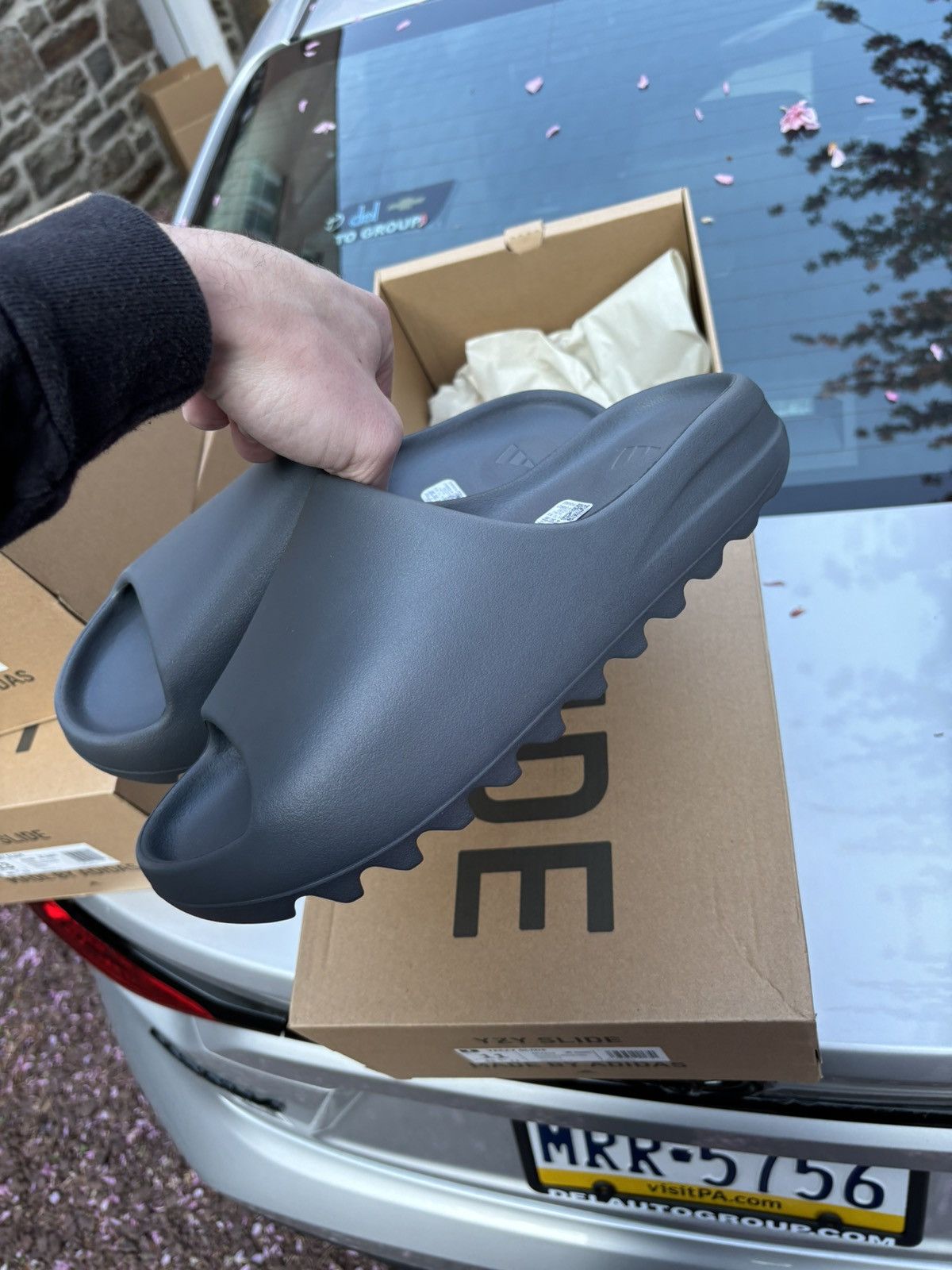 adidas Yeezy Slide Slate Grey Size 11 ID2350