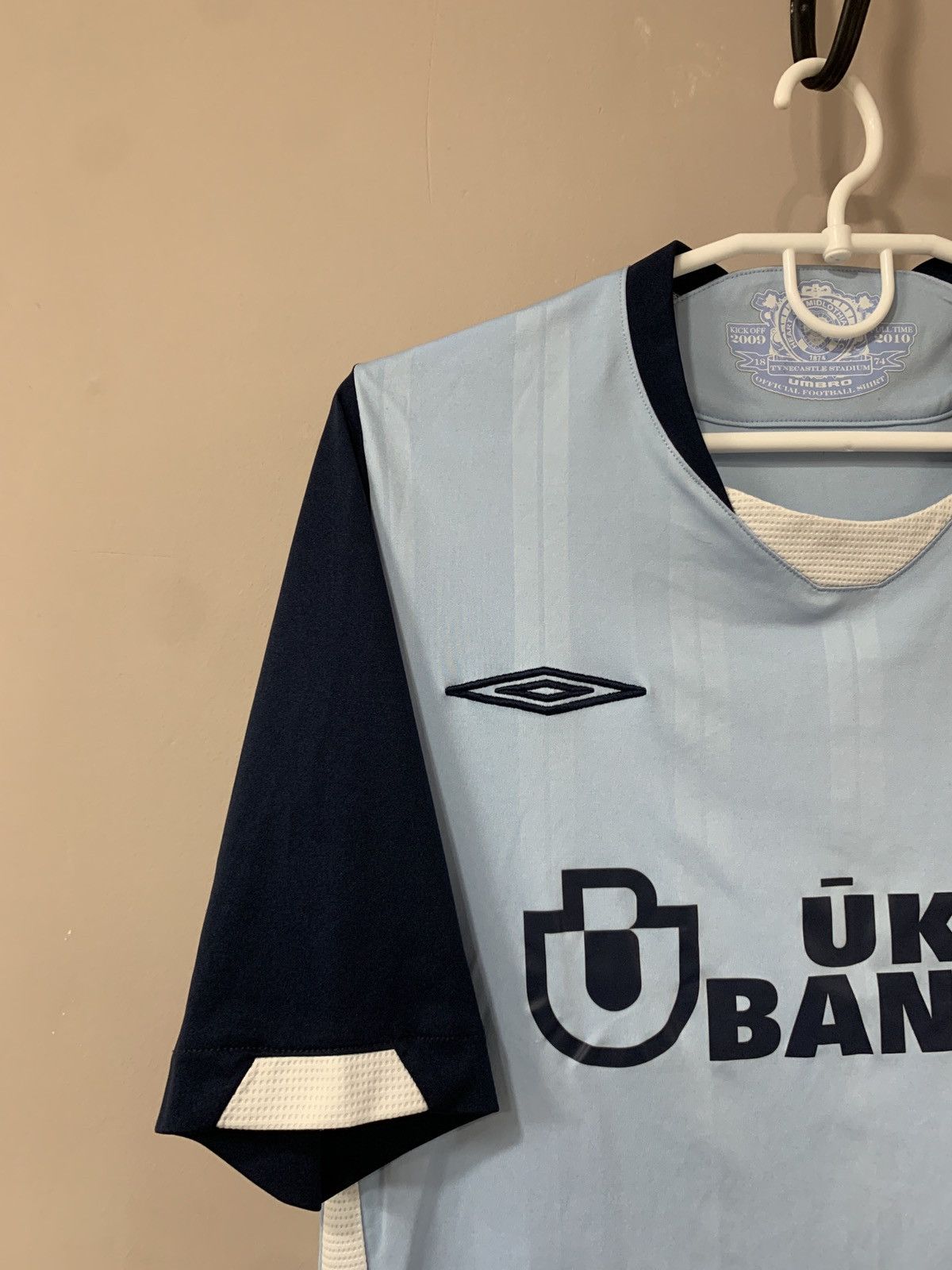 Umbro Heart Of Midlothian 2009 Away Football Shirt Umbro Soccer Size US M / EU 48-50 / 2 - 3 Thumbnail