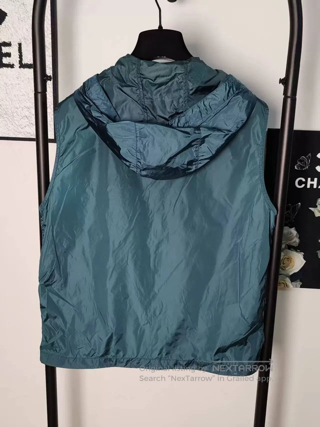 Prada Prada Nylon Vest with Triangle Logo. Size US M / EU 48-50 / 2 - 2 Thumbnail