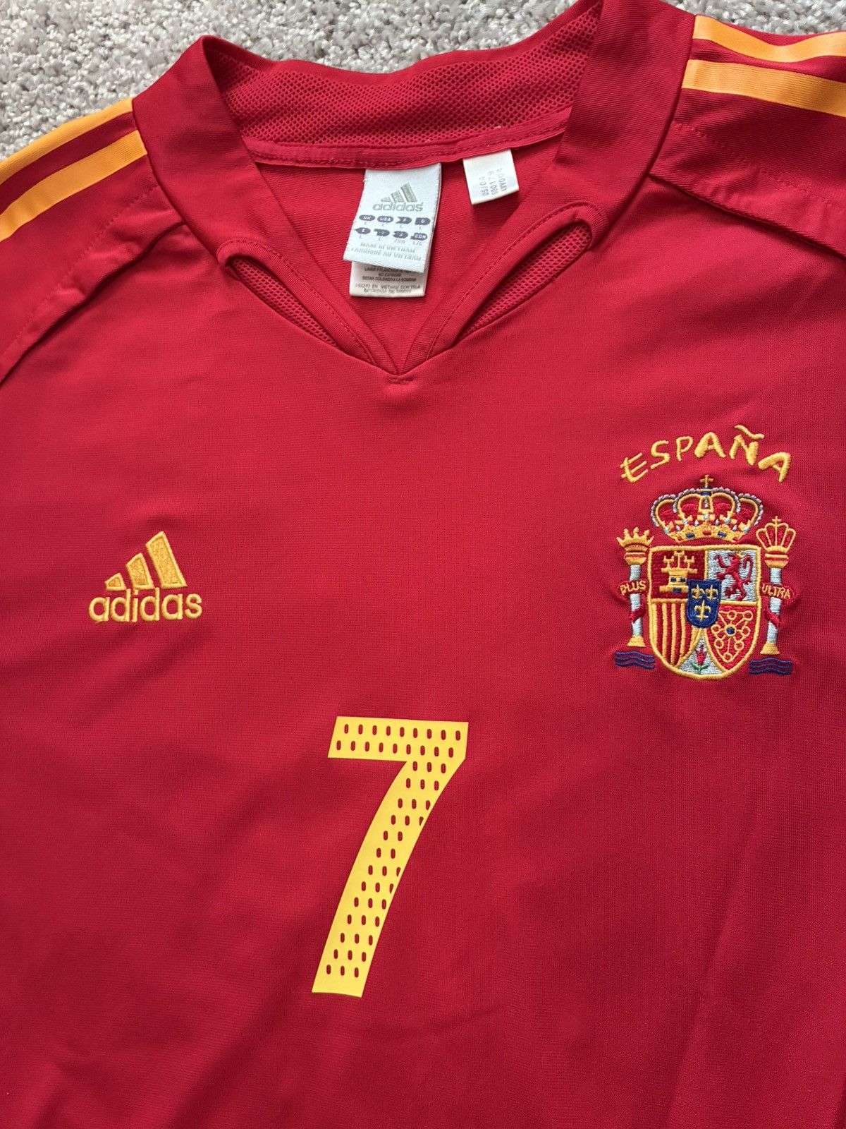 Adidas 2004 Spain Home Jersey Size US L / EU 52-54 / 3 - 4 Thumbnail
