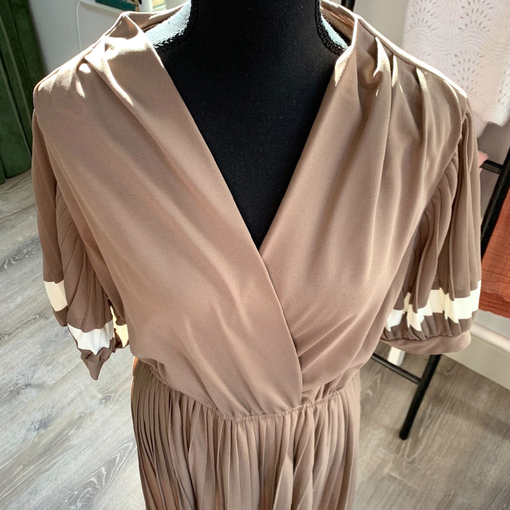 Vintage Vintage Brown Polyester Pleated Twirl Secretary Dress Size 16.5 16 1970s Feminine Casual Mens Womens Size XXL / US 16-18 / IT 52-54 - 6 Thumbnail