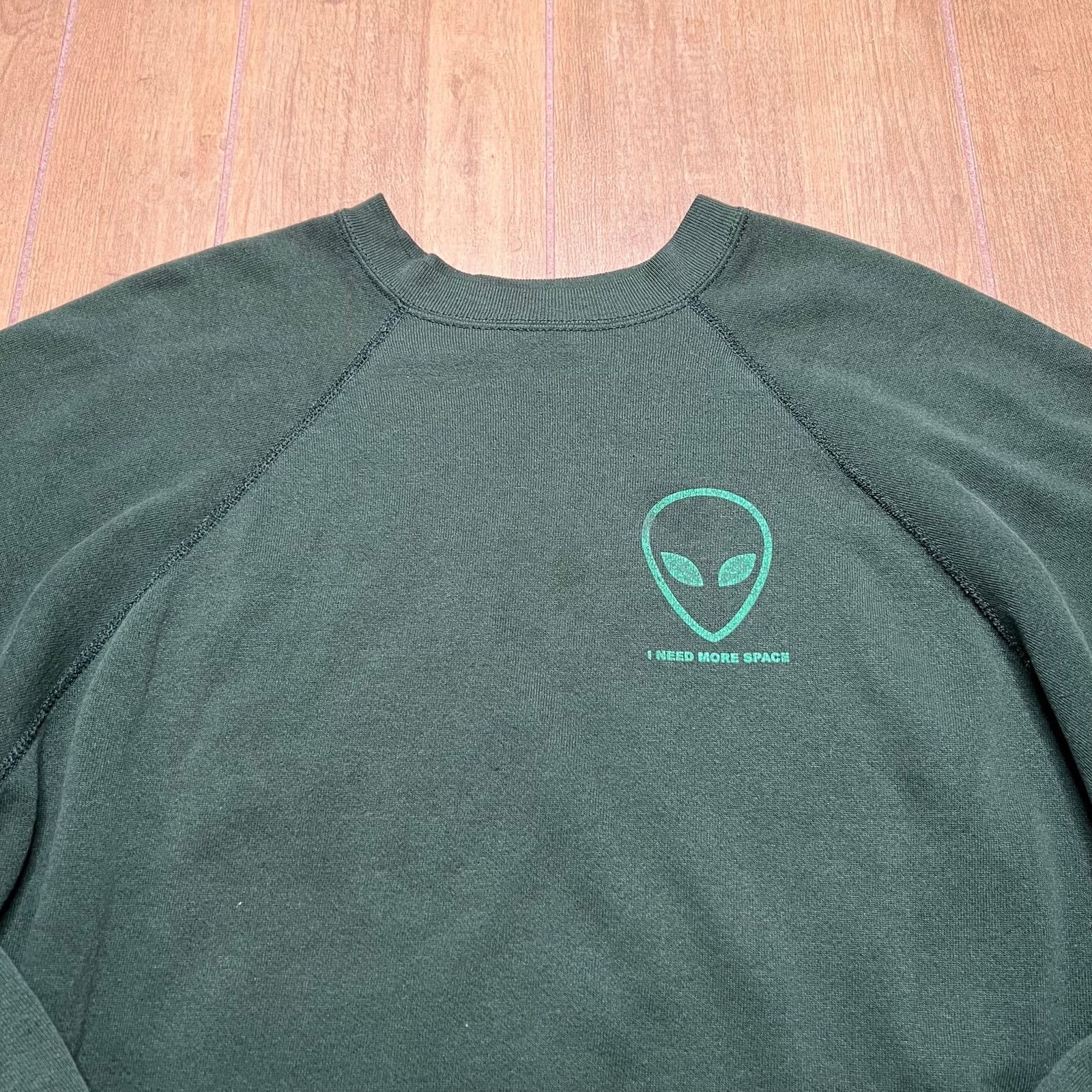 Vintage Vintage Alien Head Sweatshirt I Need More Space Green XL/XXL Size US XL / EU 56 / 4 - 2 Thumbnail