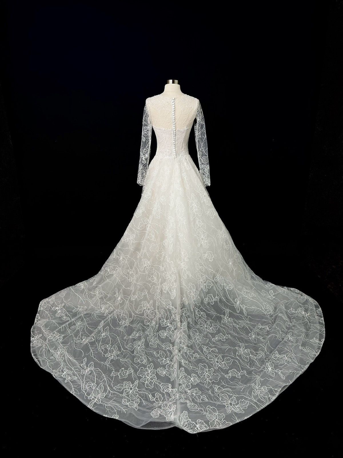 Other Preloved US 6 Anna Augusta Made Embroidered lace Bridal Gown Size M / US 6-8 / IT 42-44 - 7 Thumbnail