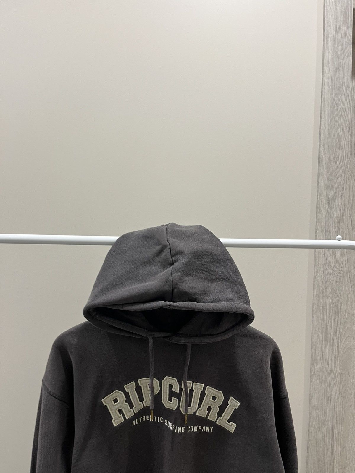 Ripcurl Rip Curl Vintage 90s Y2KBig Logo Hoodie Size US S / EU 44-46 / 1 - 1 Thumbnail