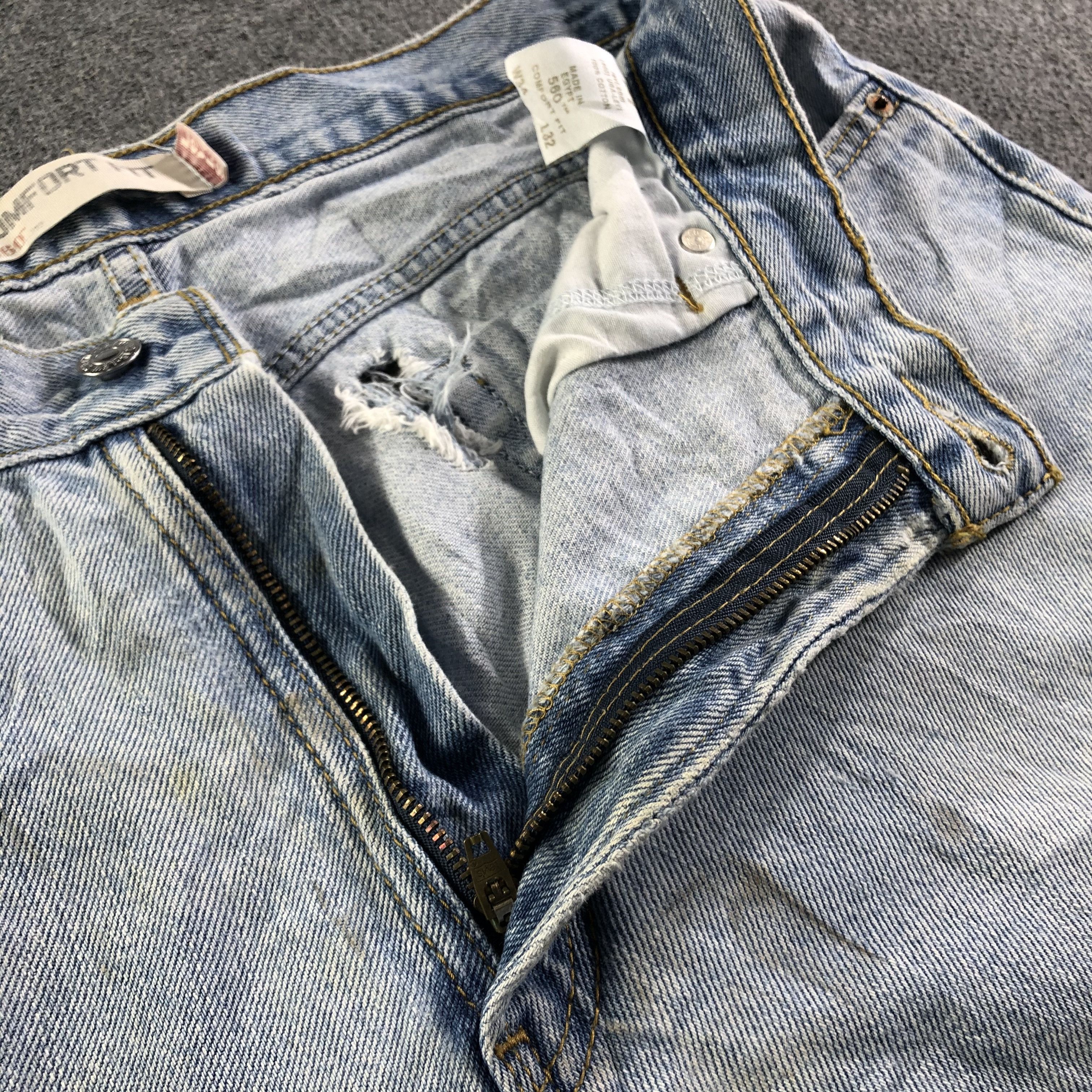 Levi's Vintage Light Wash Levis 560 Jeans-J4114 Size US 35 - 9 Thumbnail