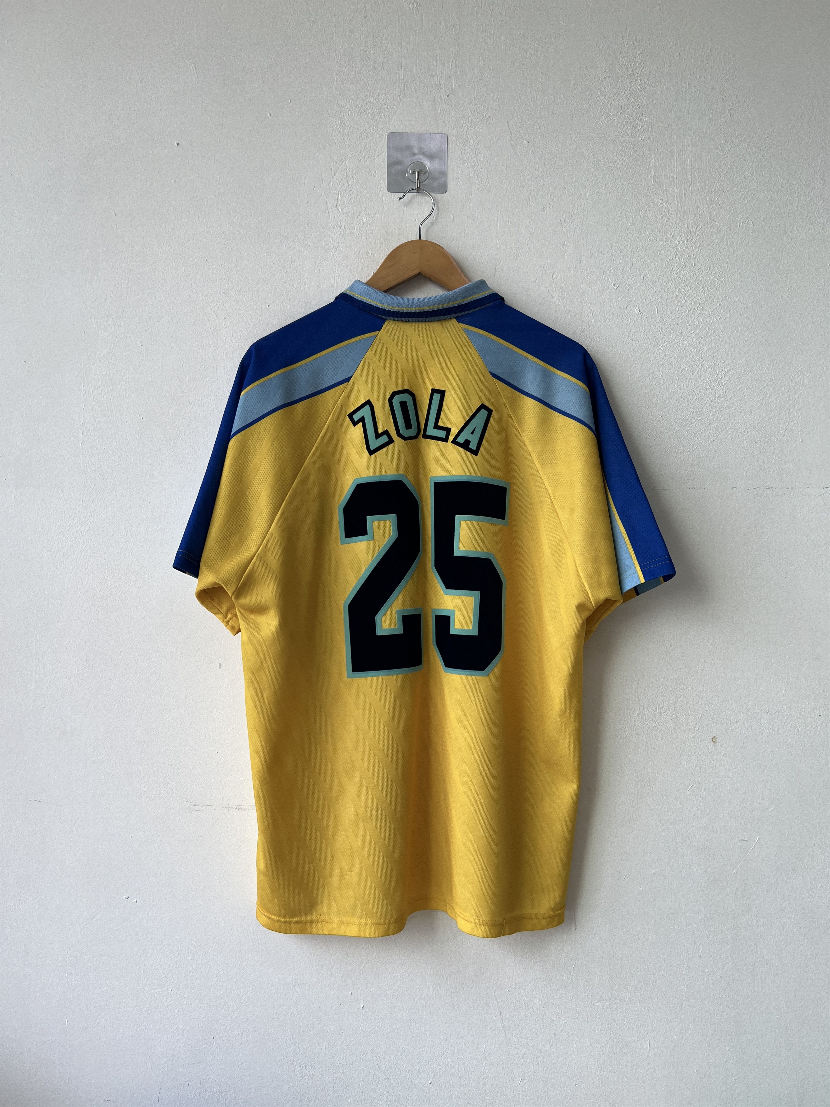 Umbro (XL) Chelsea 1996-97 Away Kit Zola #25 Size US XL / EU 56 / 4 - 1 Thumbnail