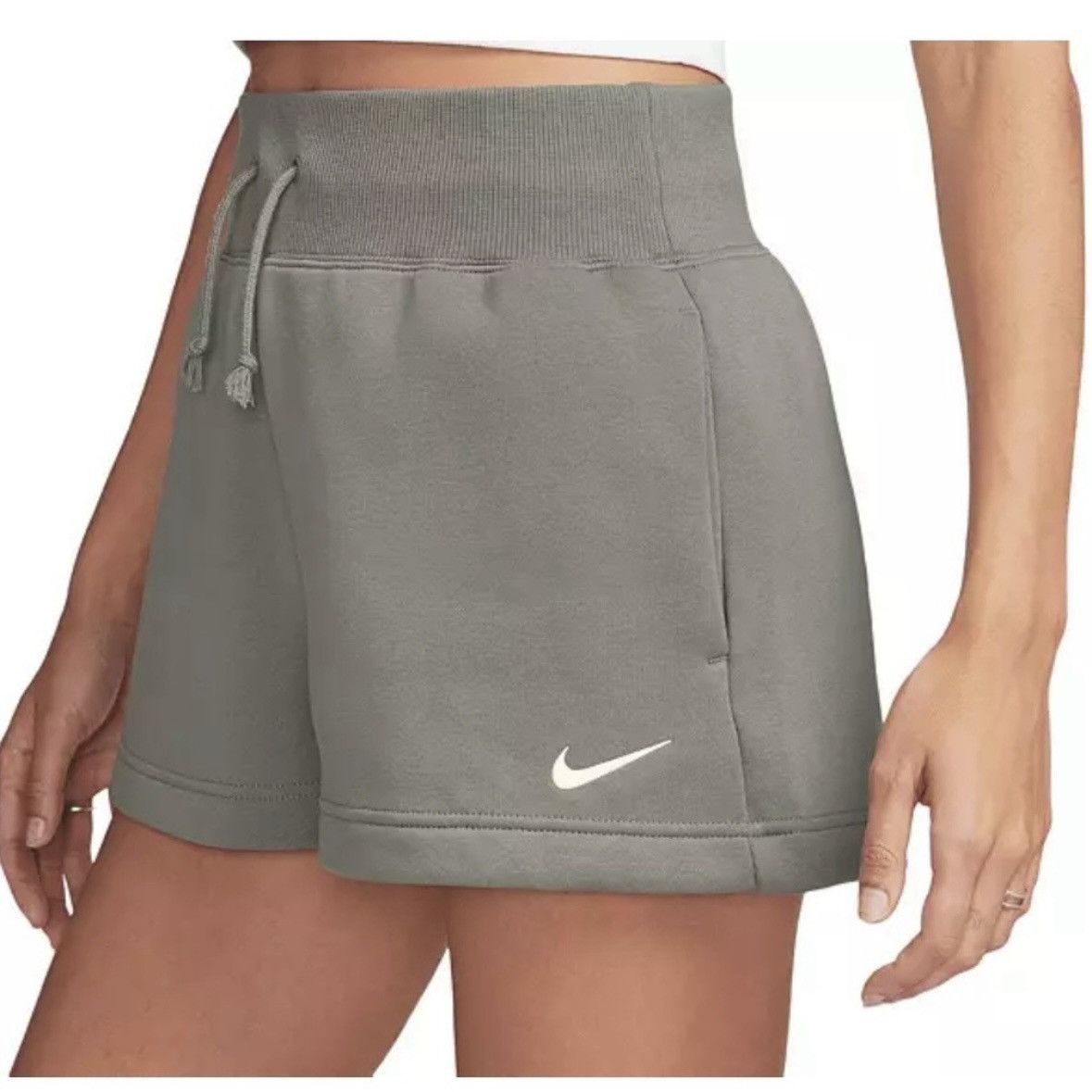 Nike Nike Women’s Green High-Waisted Fleece Shorts Size 28" / US 6 / IT 42 - 1 Thumbnail