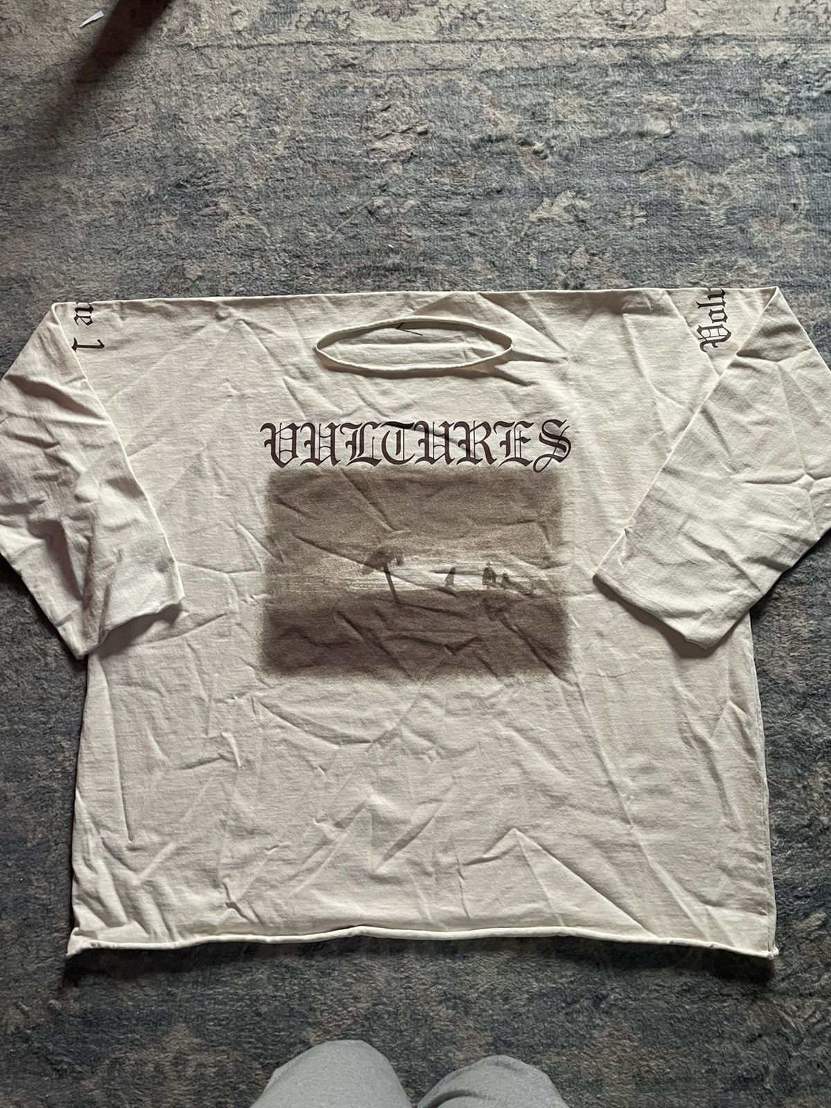 Yeezy YEEZY VULTURES CREAM LONG SLEEVE Size US M / EU 48-50 / 2 - 2 Thumbnail