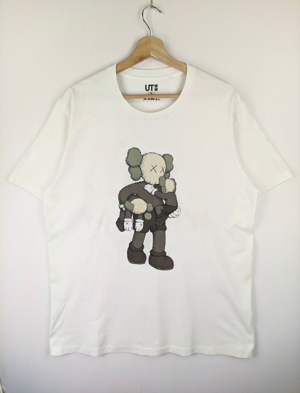 Kaws Kaws Uniqlo Shirt Size US L / EU 52-54 / 3 - 4 Thumbnail