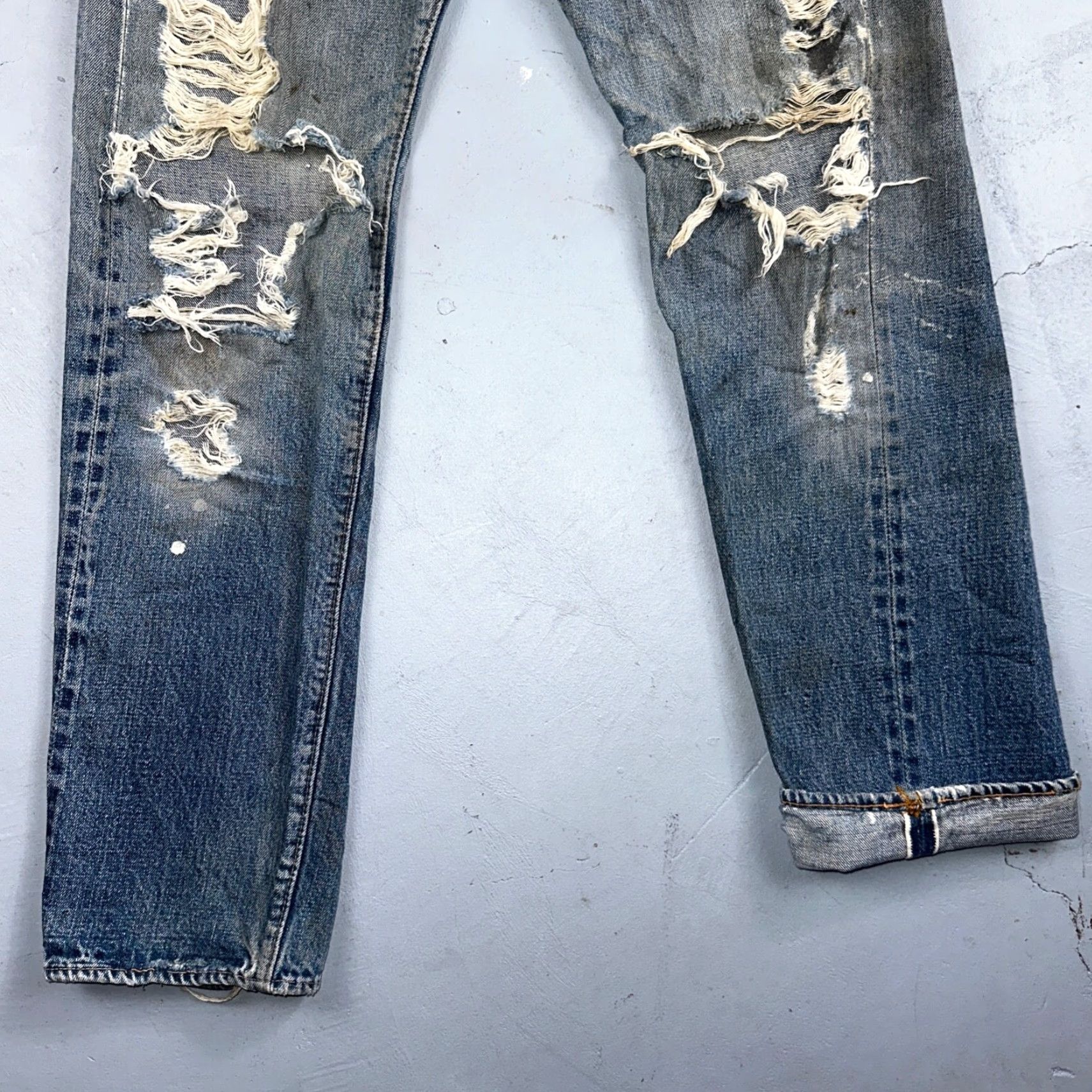 Levi's VINTAGE Levi's 501 Jeans Levi's 501XX 70s 80s USA Straight 31x34 Light Denim Distressed Jeans Men Size US 31 - 3 Thumbnail