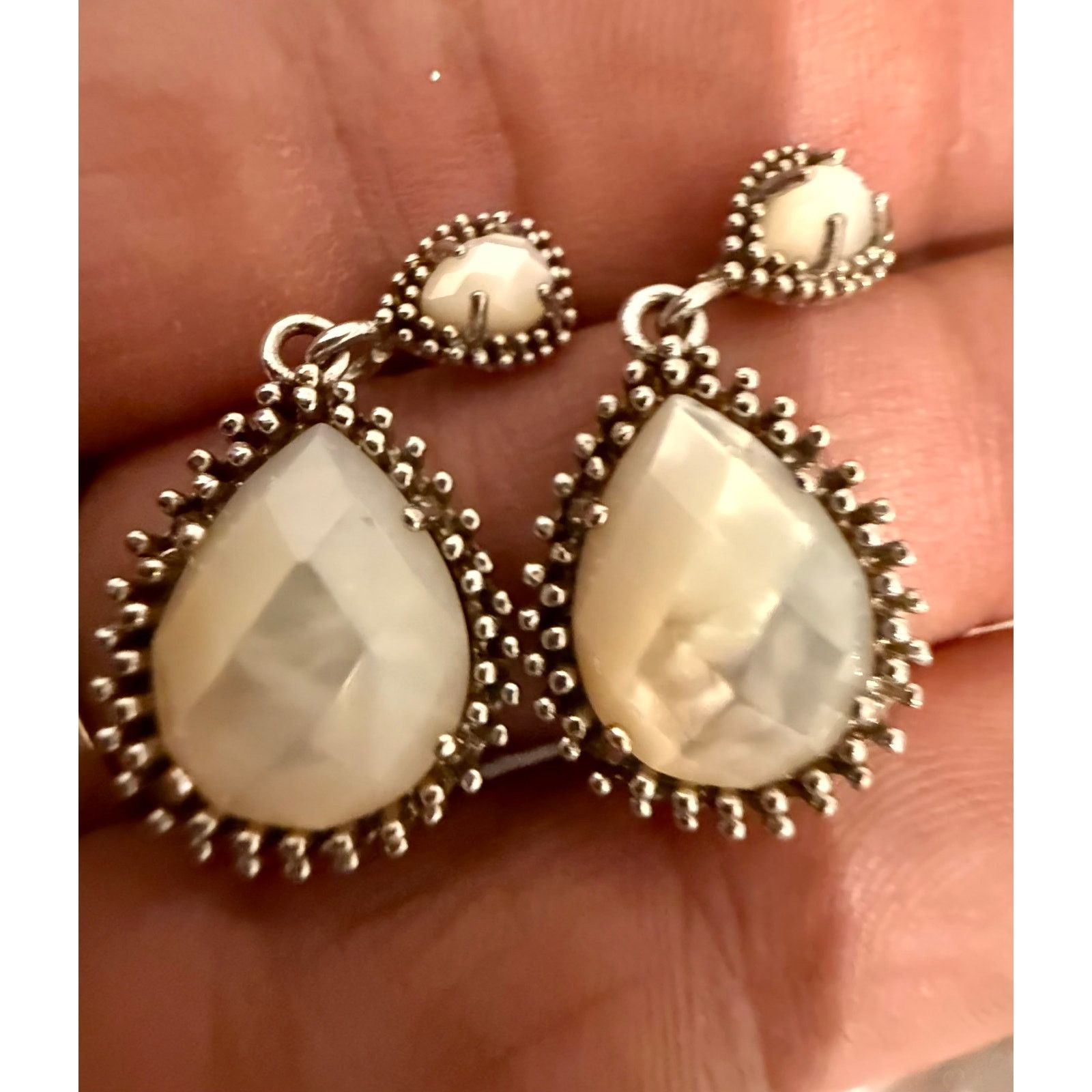Kendra Scott Authentic Kendra Scott White Mother of Pearl Earrings Signed Size ONE SIZE - 4 Thumbnail
