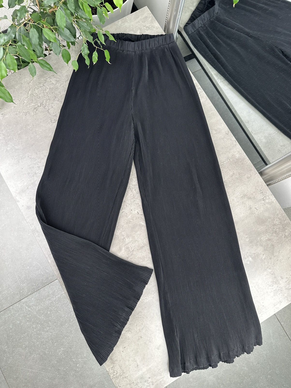 image of Avant Garde x Issey Miyake Vintage Pleated Pants Issey Style in Black, Men's (Size 28)