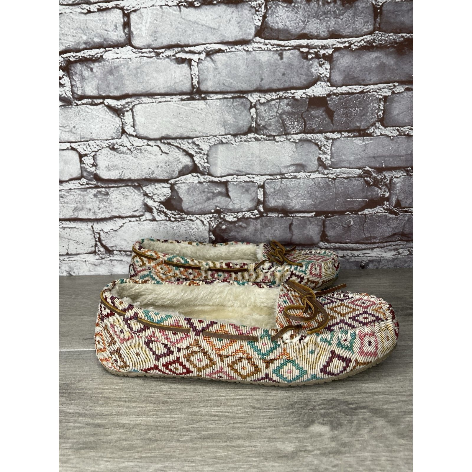 Minnetonka Minnetonka Sally Moccasins Cream Aztec Southwest Faux Fur Li Size US 10 / IT 40 - 1 Thumbnail