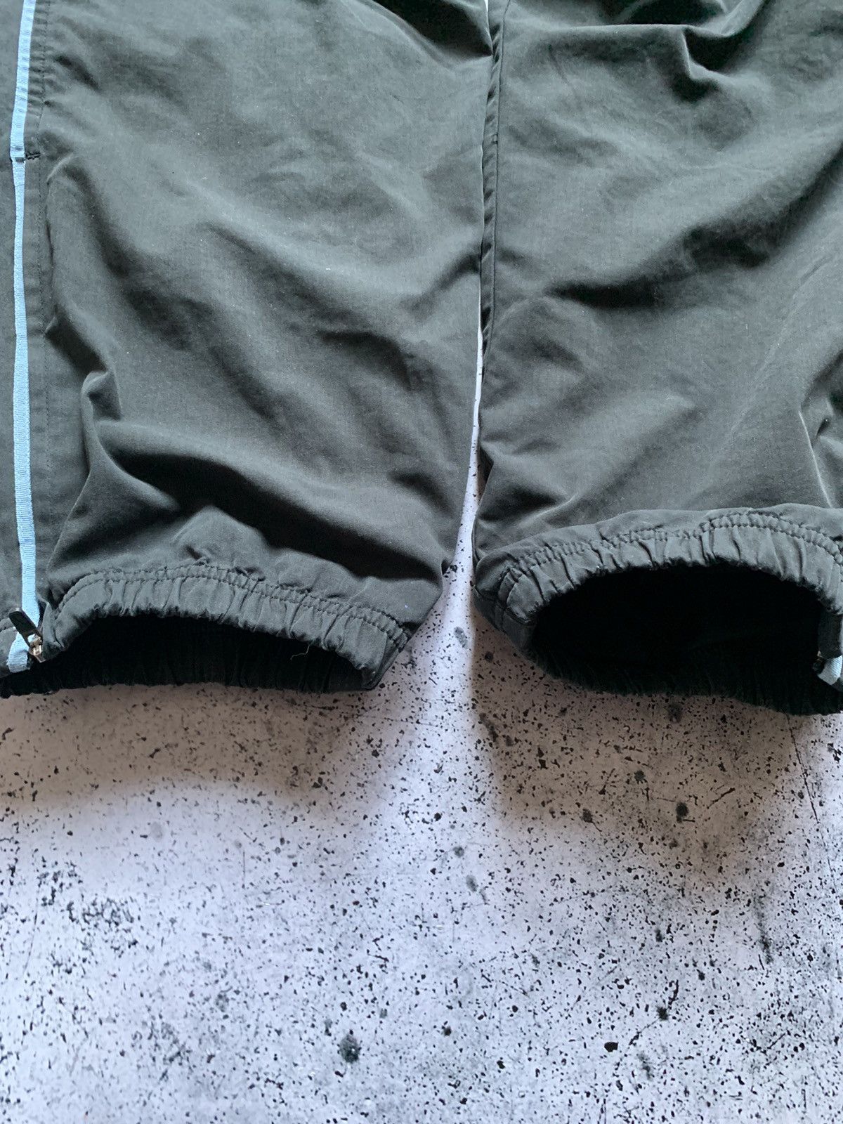 Nike Vintage Nike Nylon Baggy Track Pants Y2K Drill Pants USA 90s Size US 32 / EU 48 - 4 Thumbnail