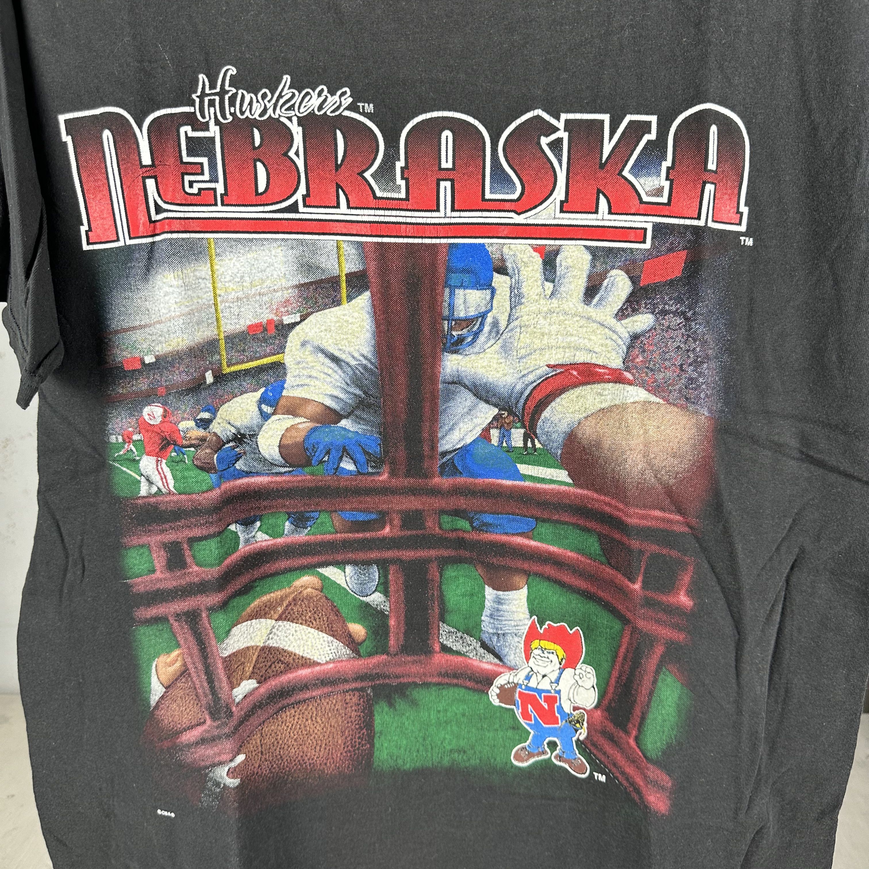 Vintage Vintage 90s Nebraska Cornhuskers NCAA Football T-Shirt Size US XL / EU 56 / 4 - 2 Thumbnail