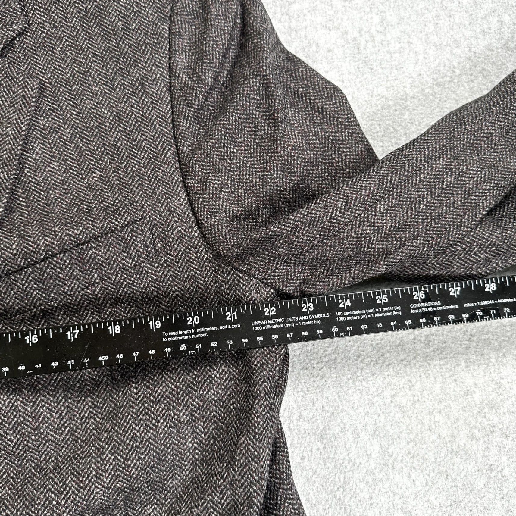Brooks Brothers Brooks Brothers Sport Coat Mens 46 Gray Herringbone Tweed Wool Regent Jacket/Coat Regular Notch Lapel Two-Button Wool Blazer Casual Business Mens Size 46R - 6 Thumbnail
