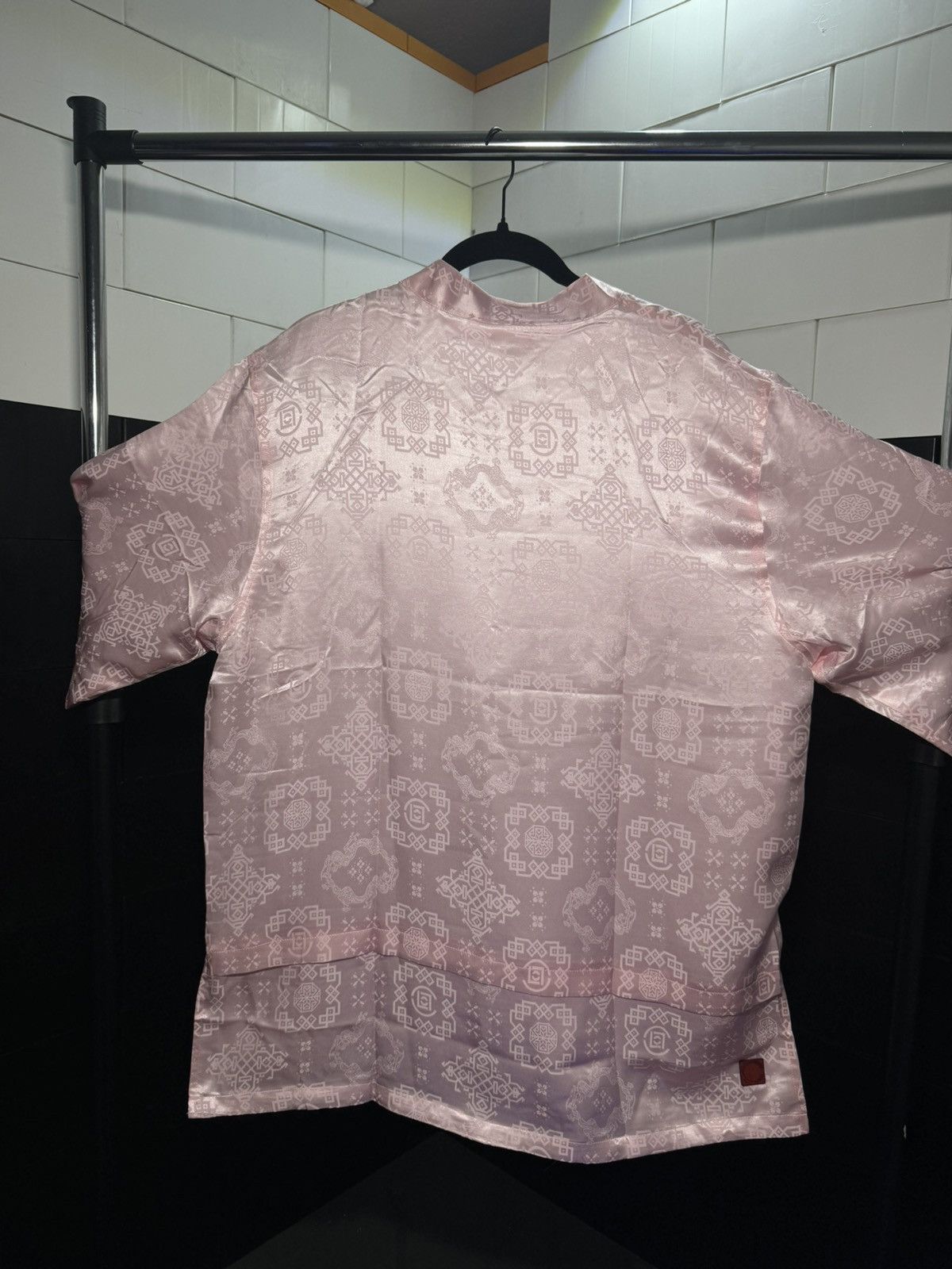 CLOT CLOT Silk Pullover Shirt Rose Gold Size XXL Size US XXL / EU 58 / 5 - 2 Thumbnail