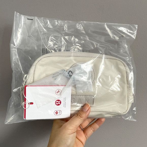 Lululemon Lululemon Team Canada Mini Belt Bag COC CPC Logo - BNIP Size ONE SIZE - 2 Thumbnail