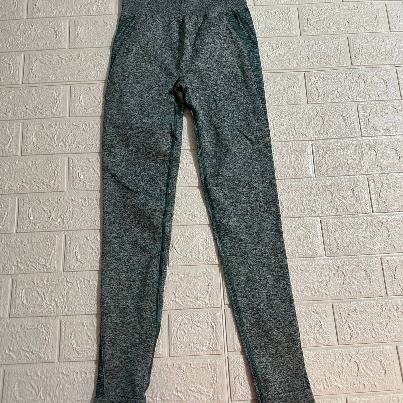 Gymshark Gymshark legging size small Size 27" / US 4 / IT 40 - 2 Thumbnail