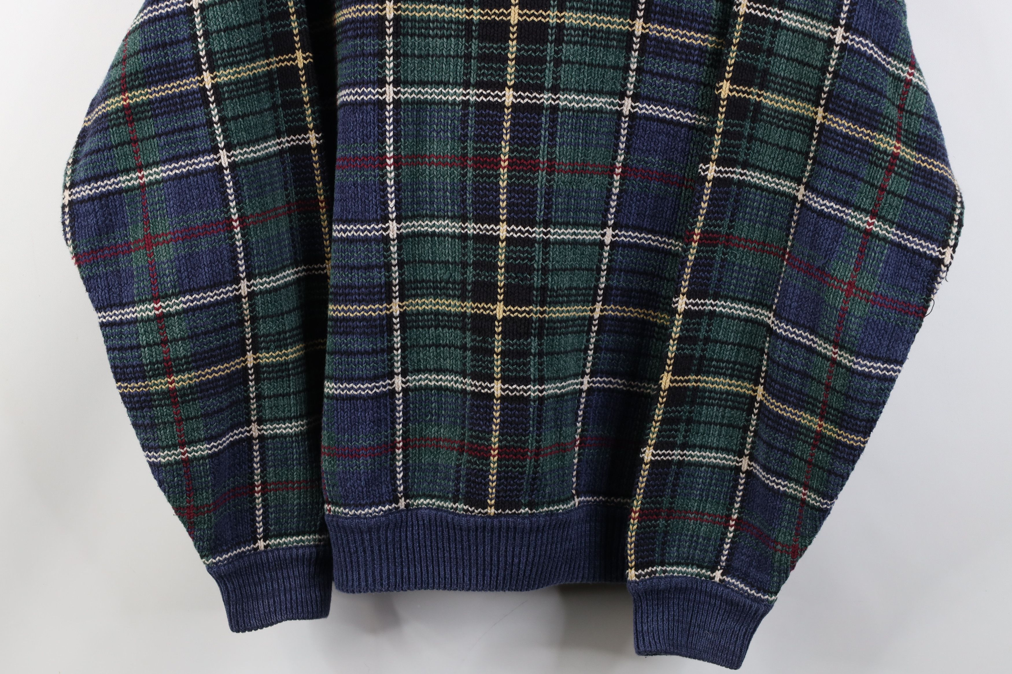 Izod Vintage 90s Izod Cotton Knit Crewneck Sweater Rainbow Plaid Size US L / EU 52-54 / 3 - 3 Thumbnail