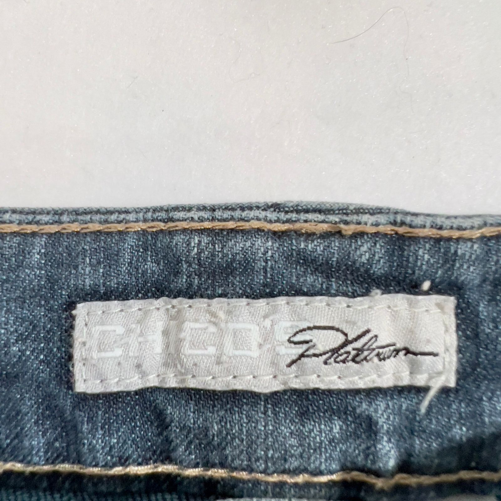 Chicos Chico's Platinum Jeans Woman's Denim Embroidered Pockets Size 30" / US 8 / IT 44 - 5 Thumbnail