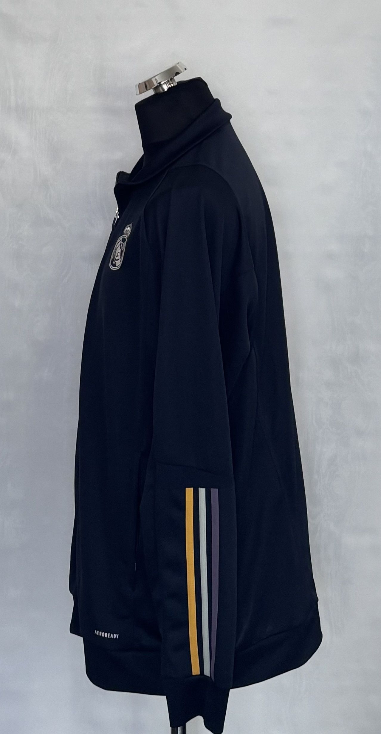 Adidas Real Madrid 2023/2024 Adidas Football Sweatshirt size 2XL Size US XXL / EU 58 / 5 - 3 Thumbnail