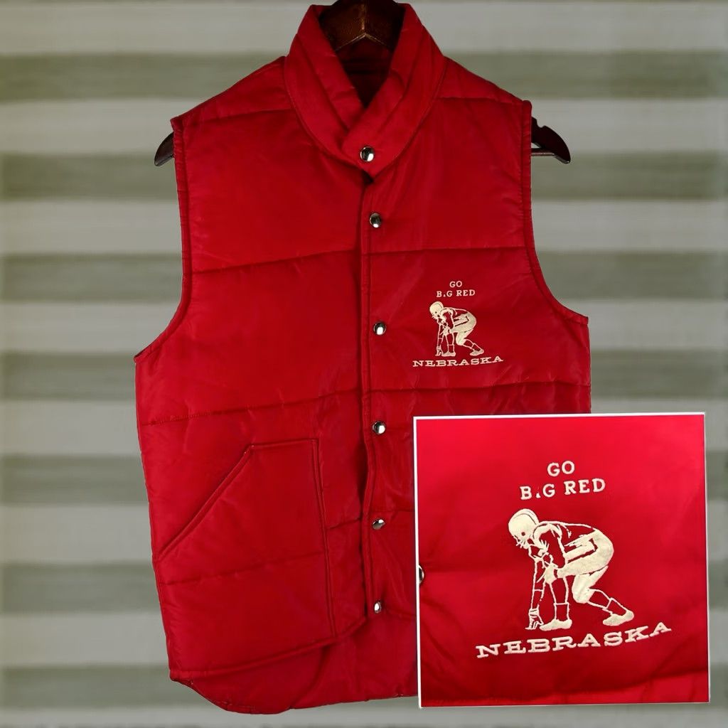 Vintage VTG 80s Nebraska Cornhuskers Artex Puffer Vest Mens Small Snap Button Red Nylon Vest Size US S / EU 44-46 / 1 - 1 Thumbnail