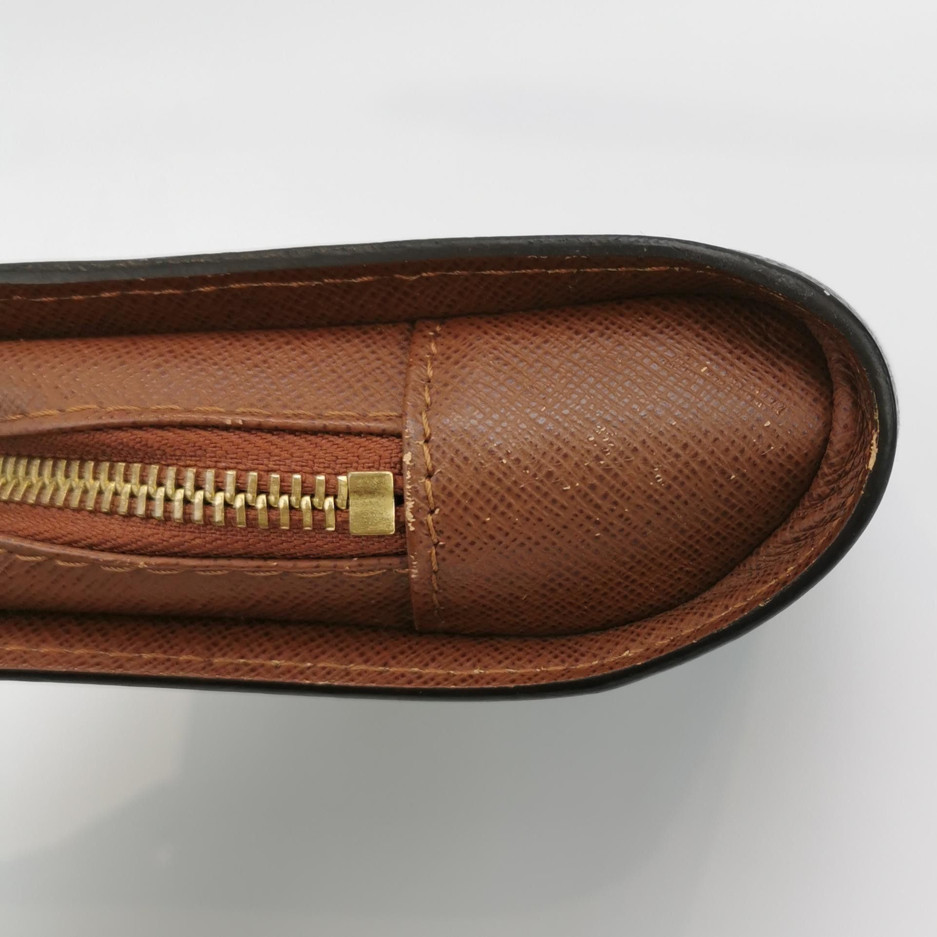 Louis Vuitton Louis Vuitton (LV) Cowhide Monogram Print Zipper Clutch -y2 Size ONE SIZE - 5 Thumbnail